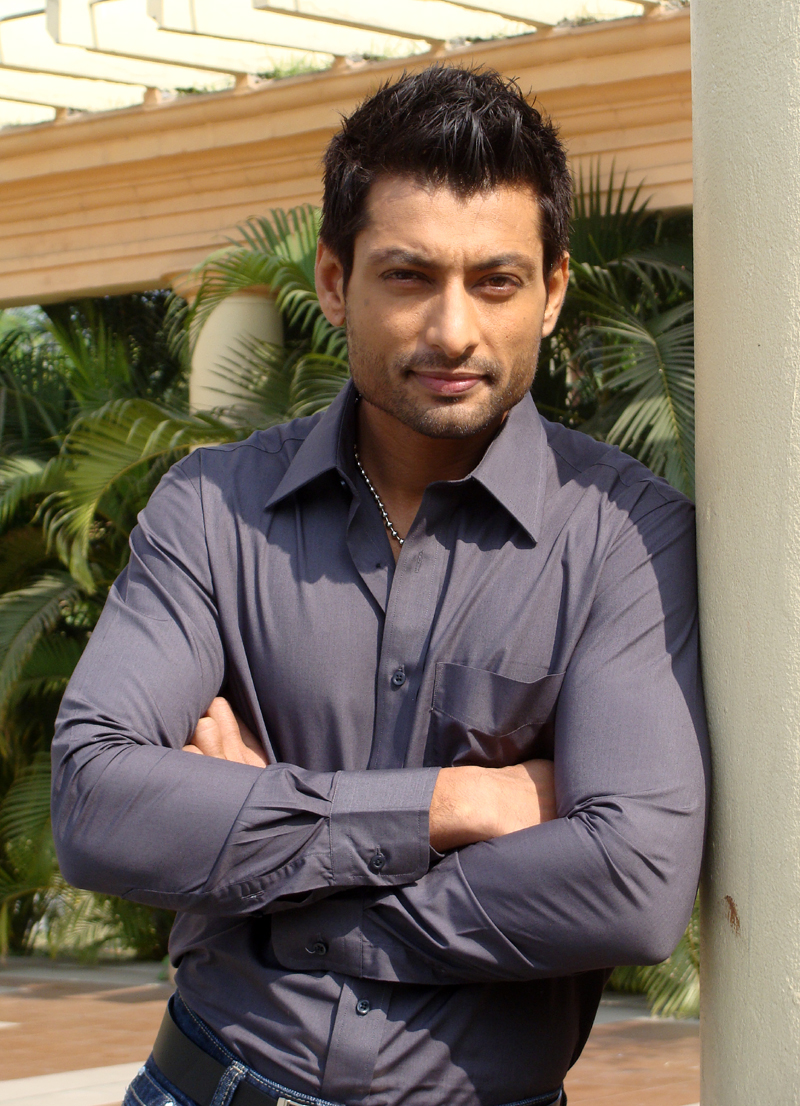 actor Indraneil Sengupta large photo