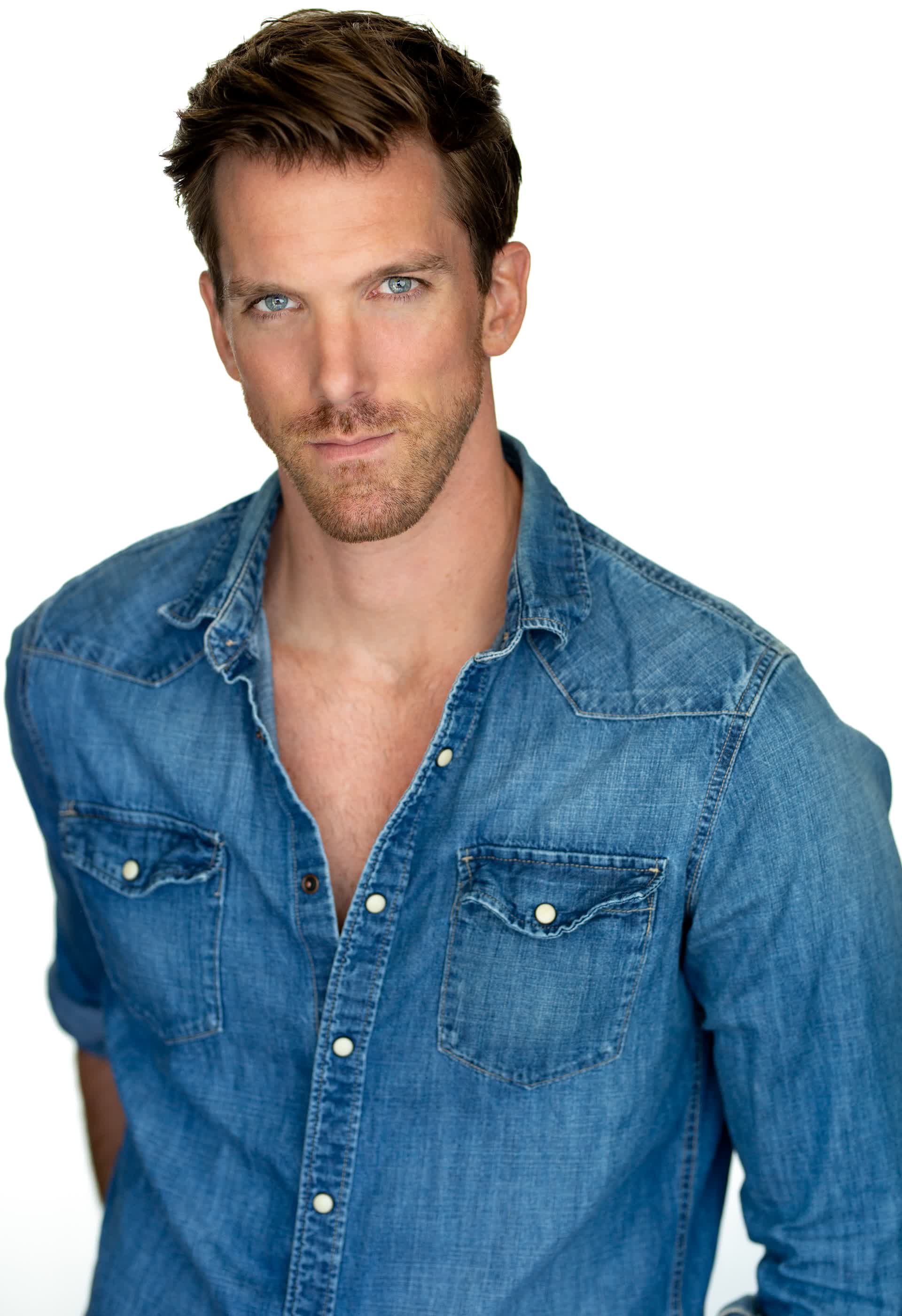 actor Victor Zinck Jr. large photo