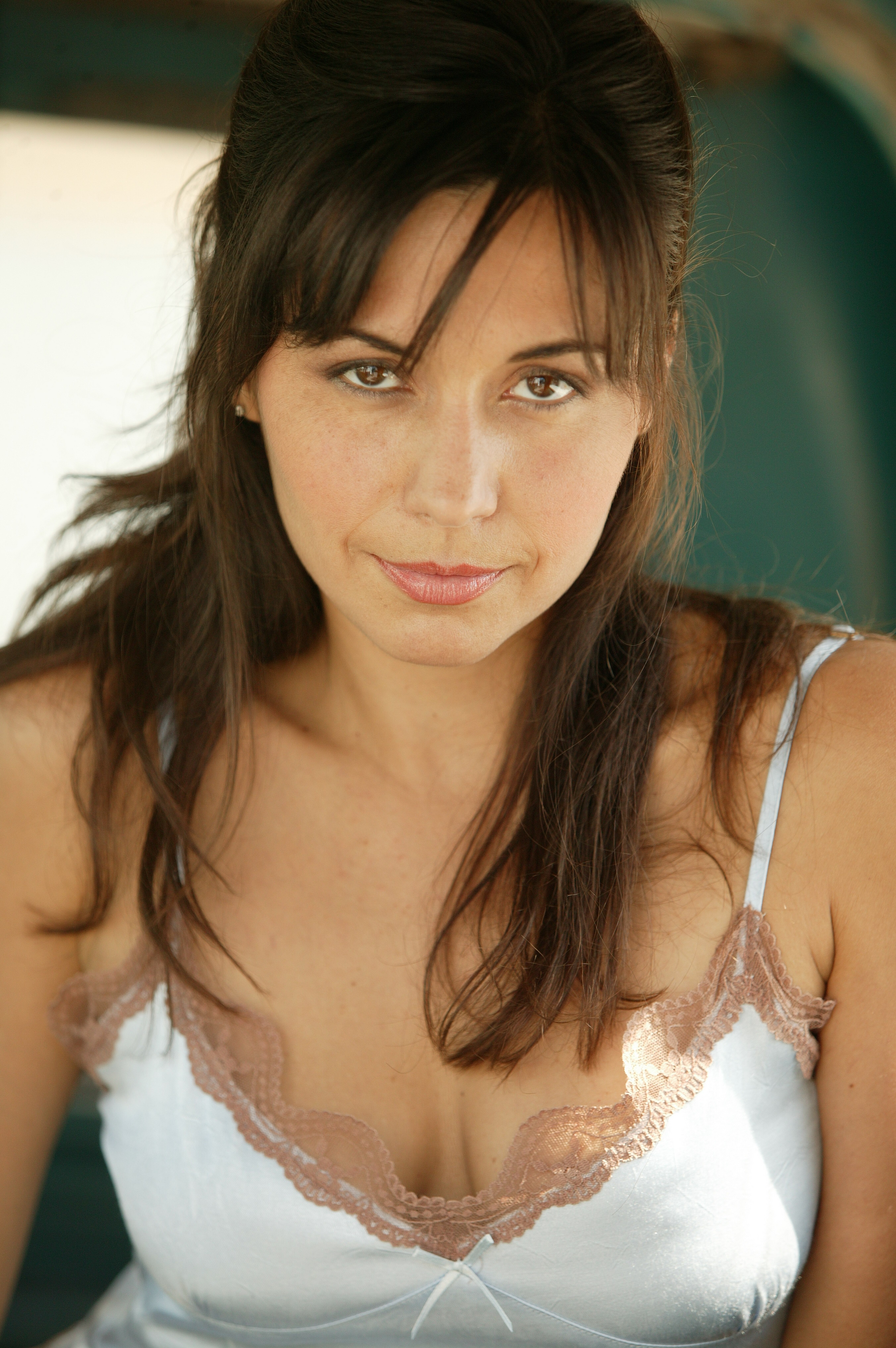 actor Yeniffer Behrens large photo