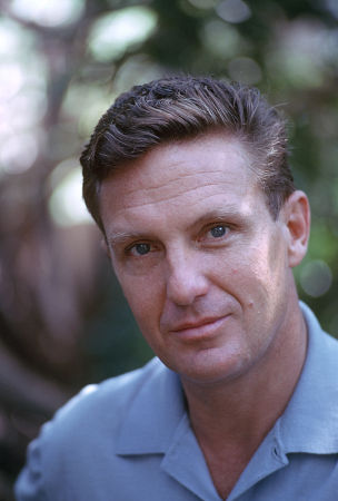 actor Robert Stack large photo