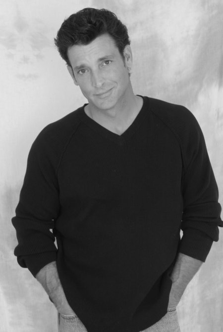 actor Robert Torti large photo