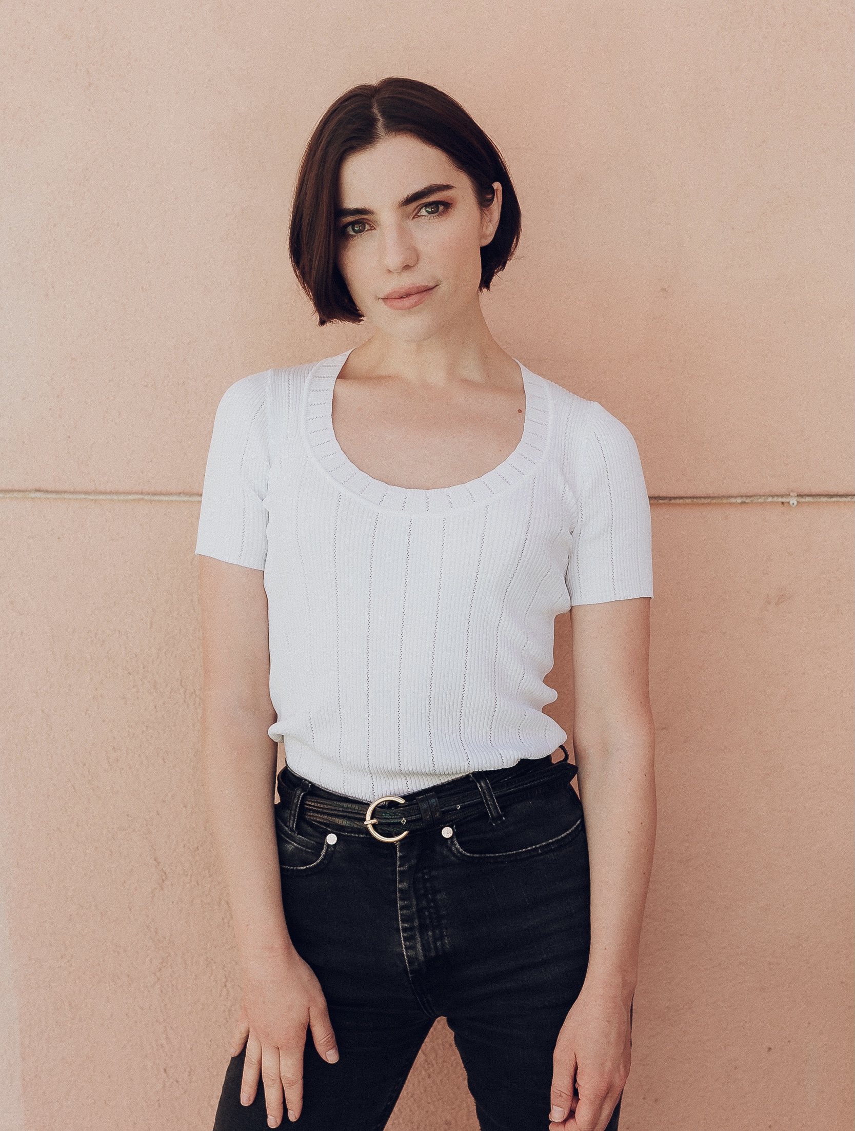 actor Angela Trimbur large photo