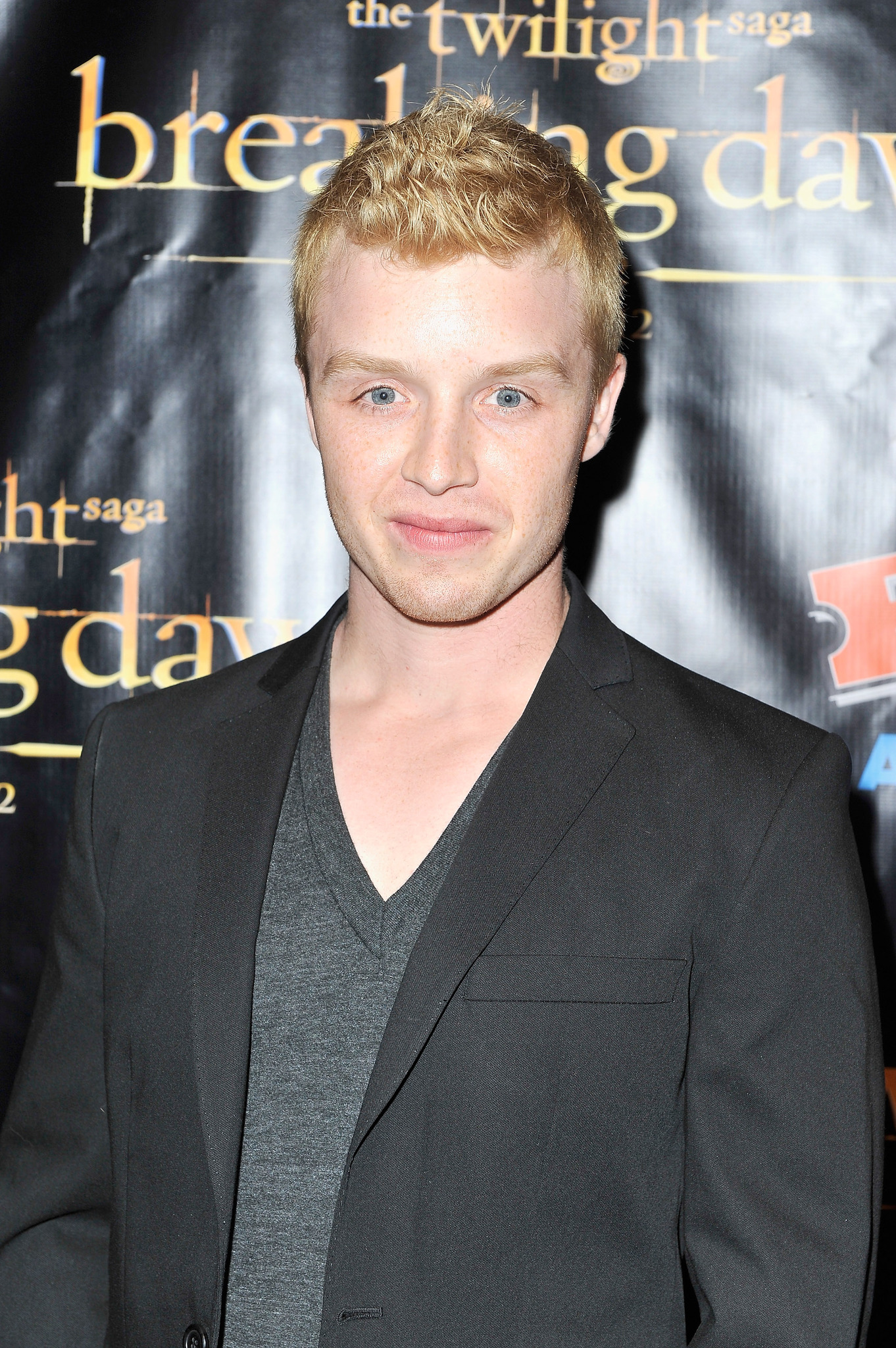 actor Noel Fisher large photo