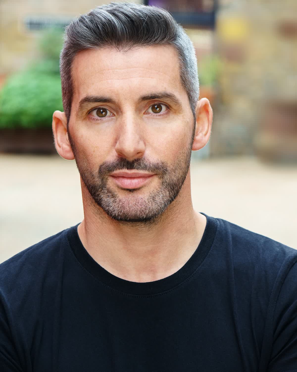 actor Owen Sharpe large photo