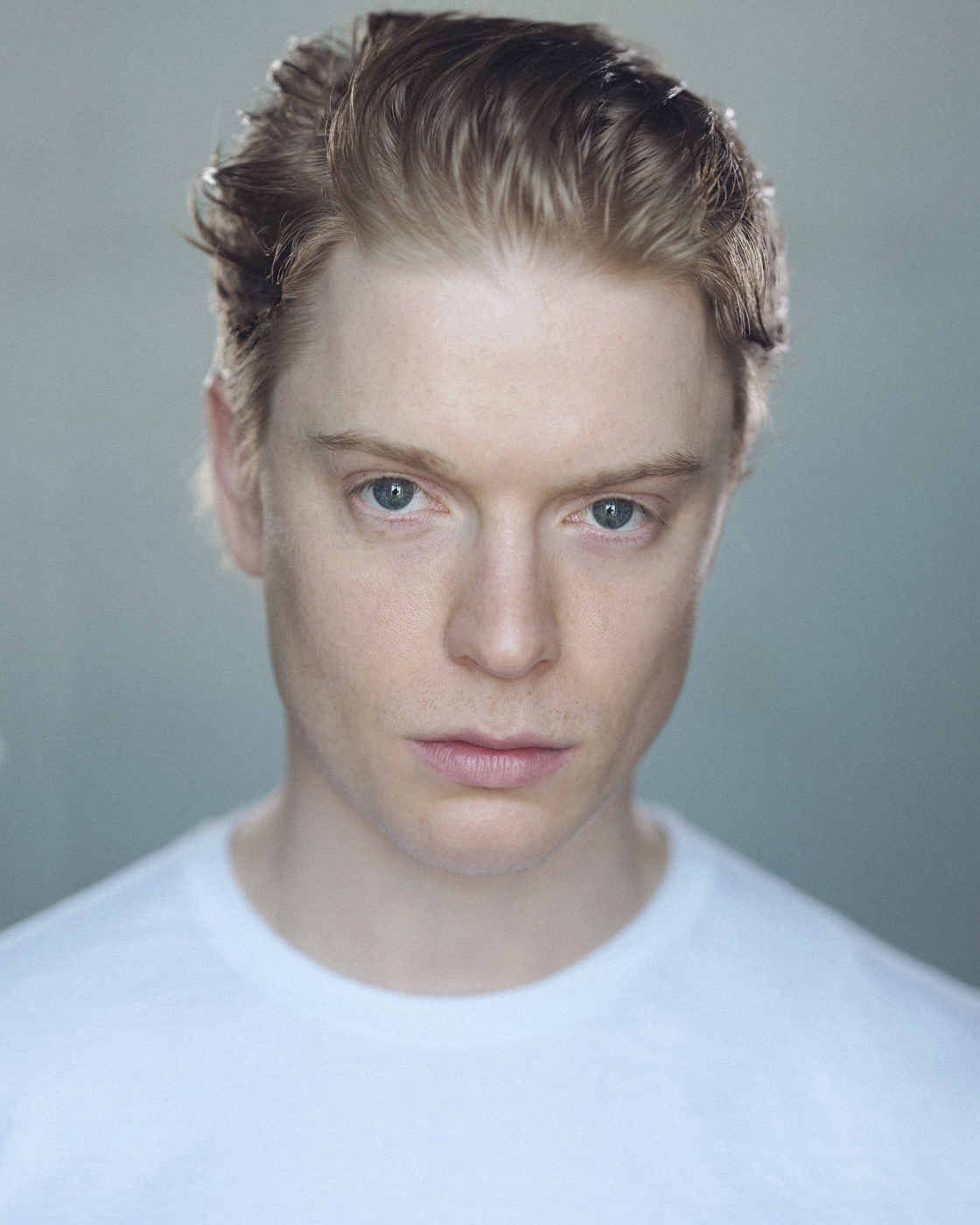 actor Freddie Fox large photo