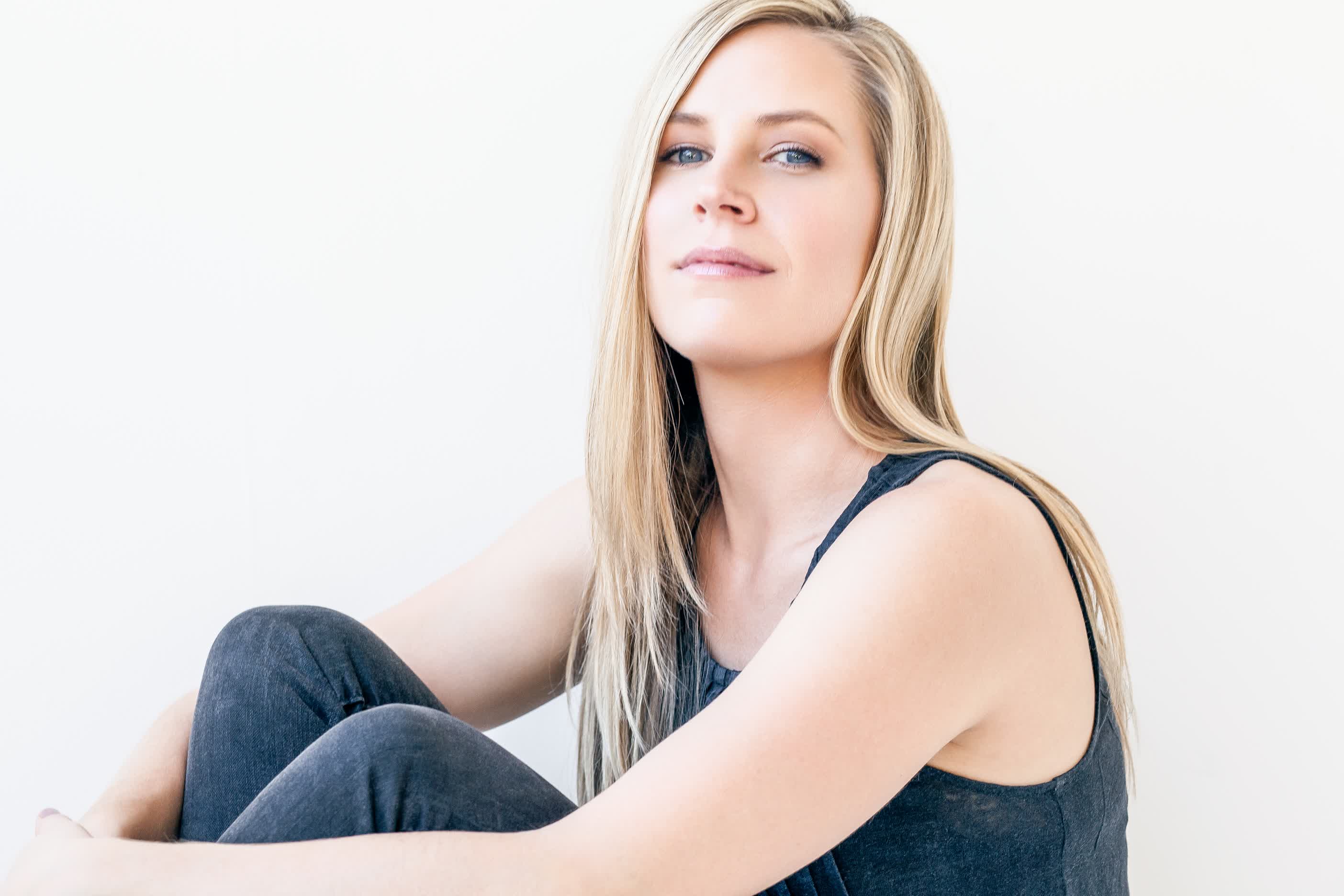 actor Mary Grill large photo