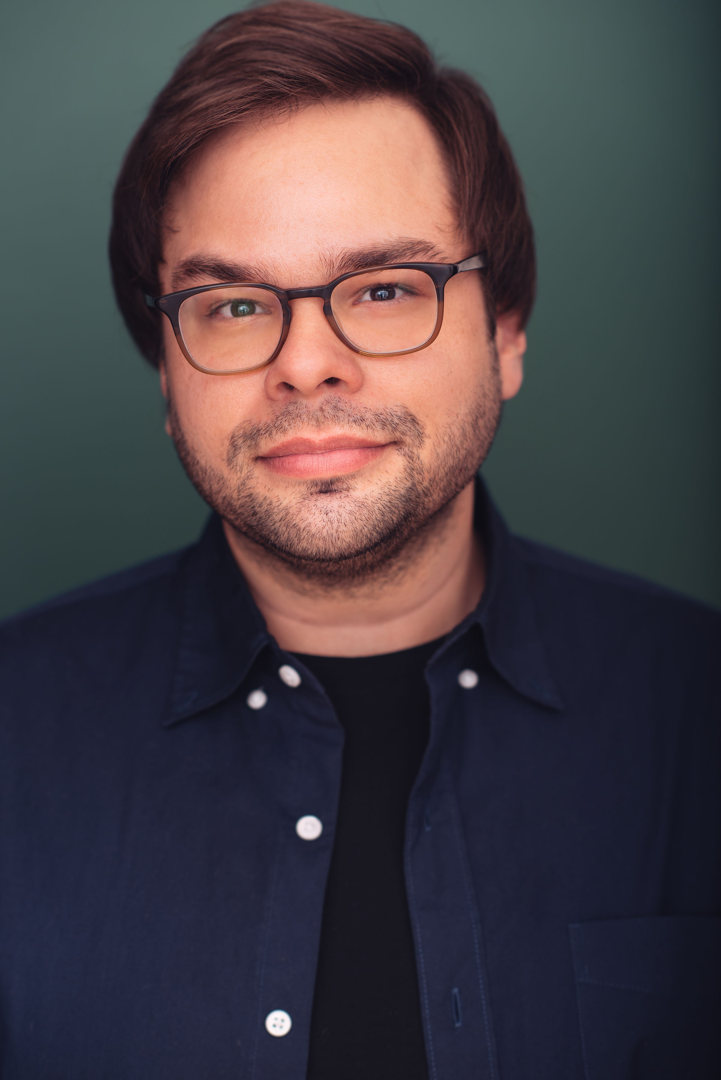 actor Charlie Saxton large photo