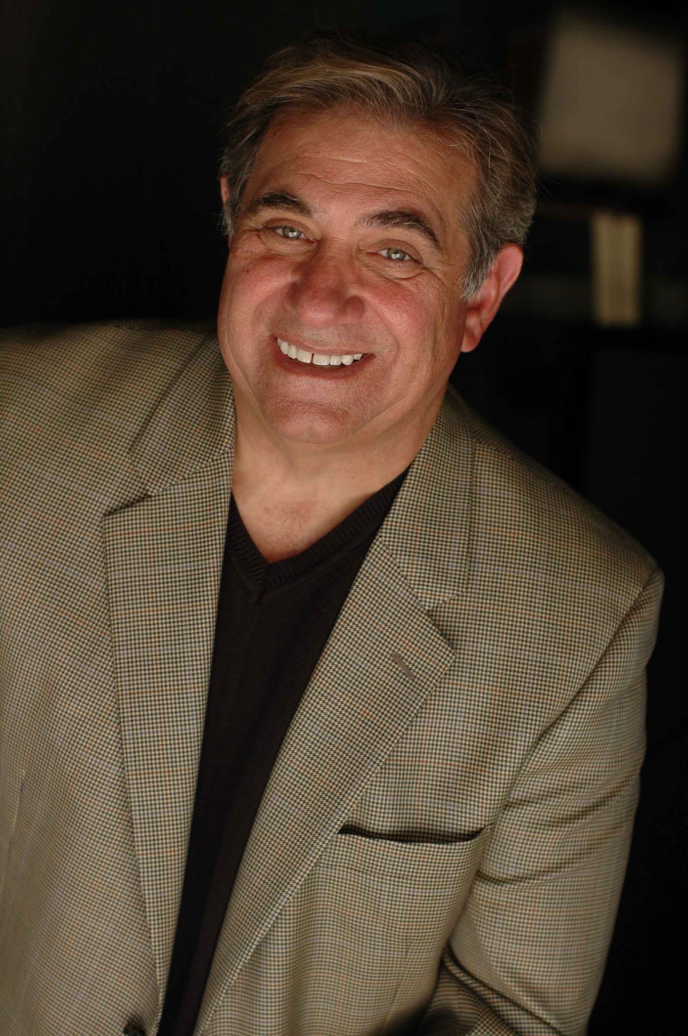 actor Dan Lauria large photo