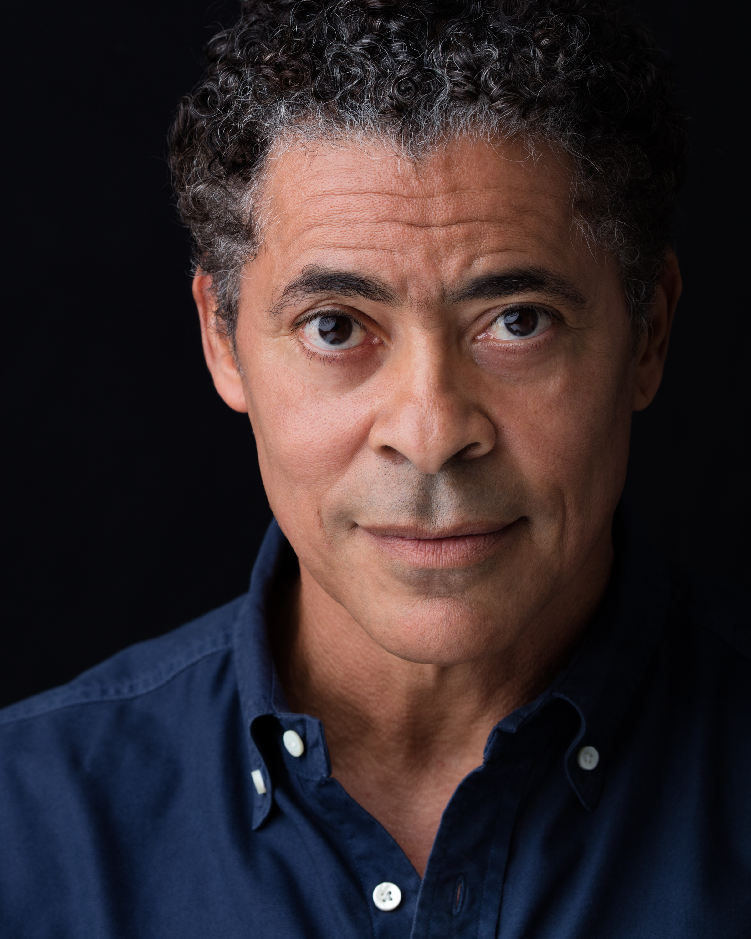 actor Dominic Hoffman large photo