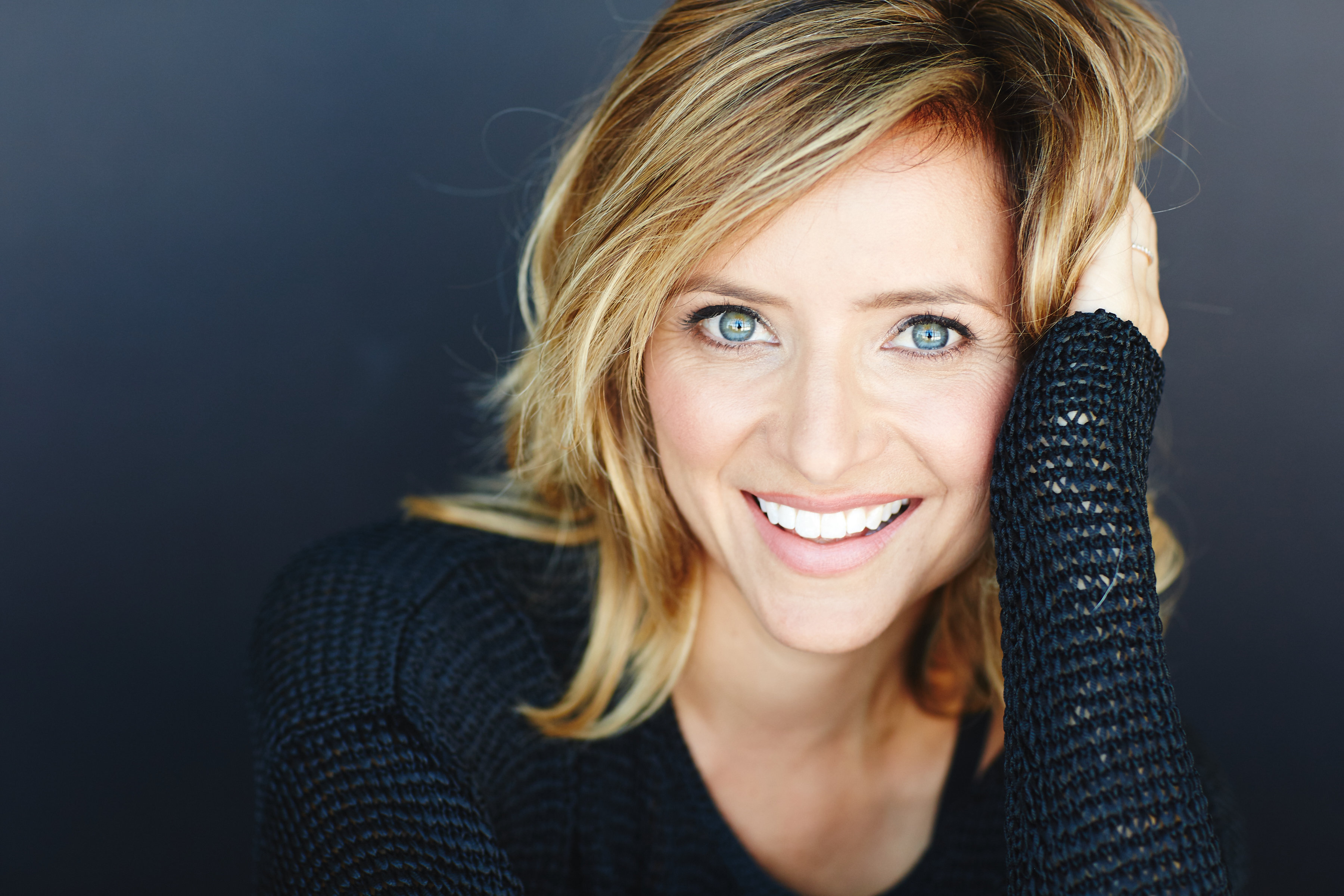 actor Christine Lakin large photo