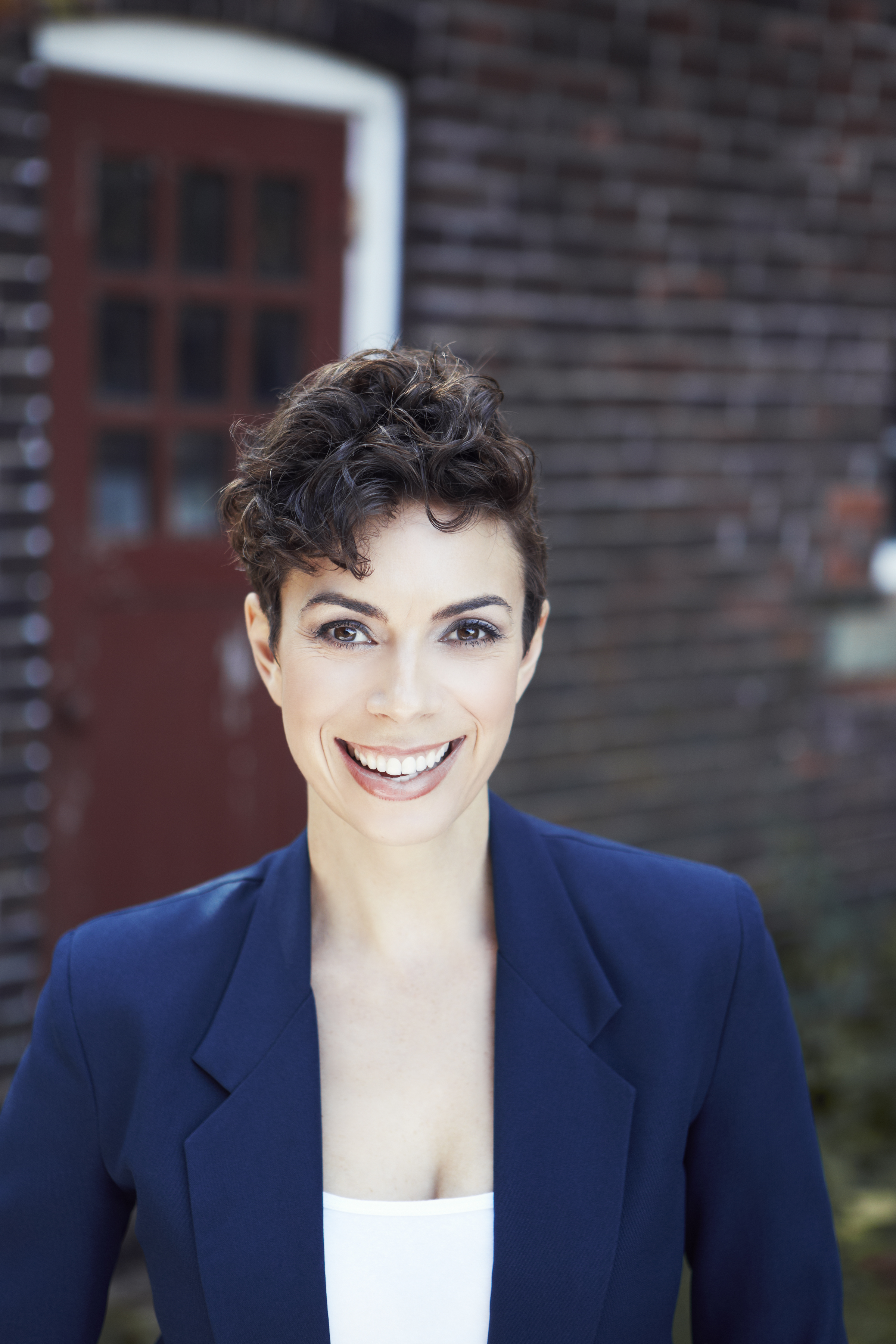 actor Holly Uloth large photo