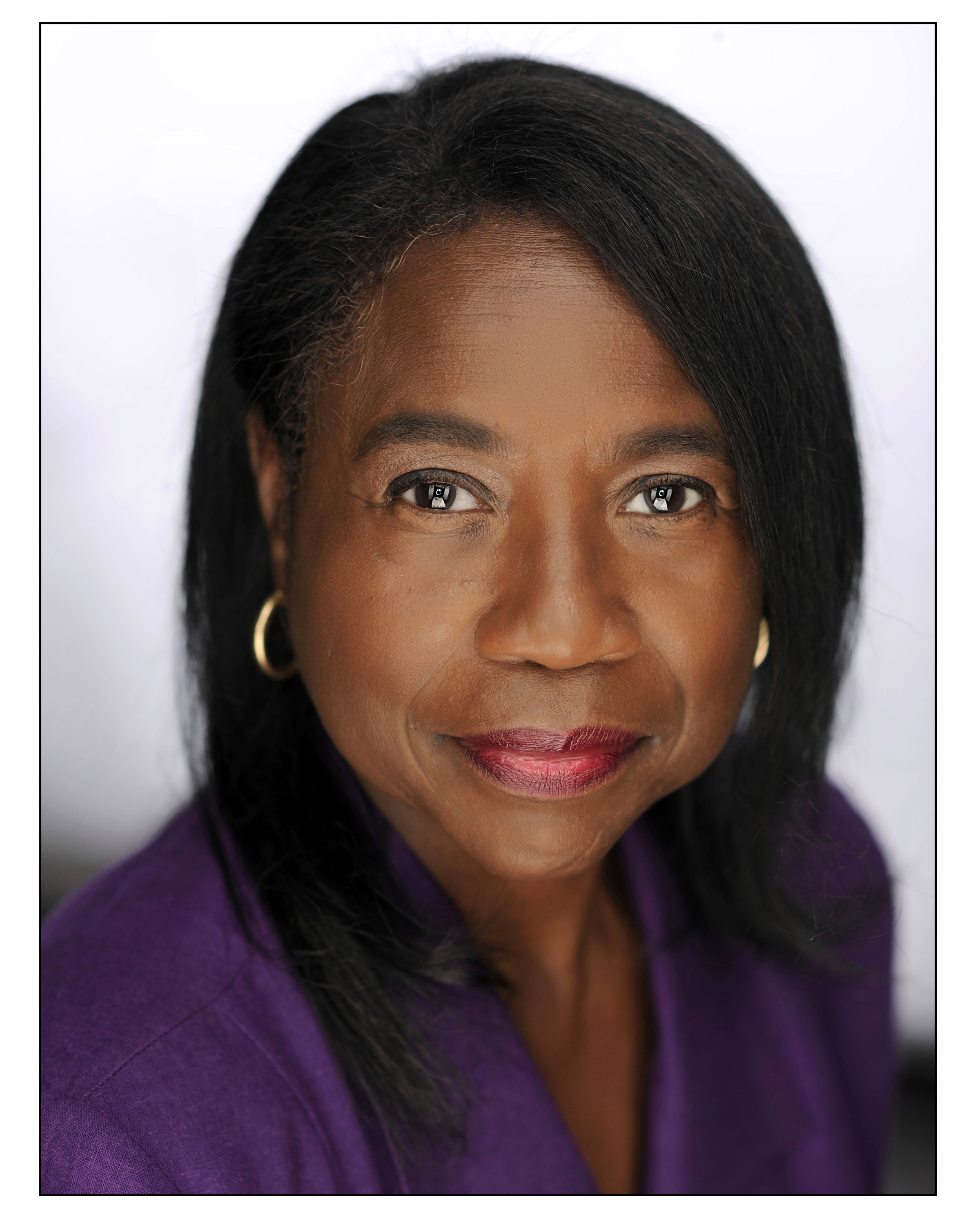 actor Adilah Barnes large photo