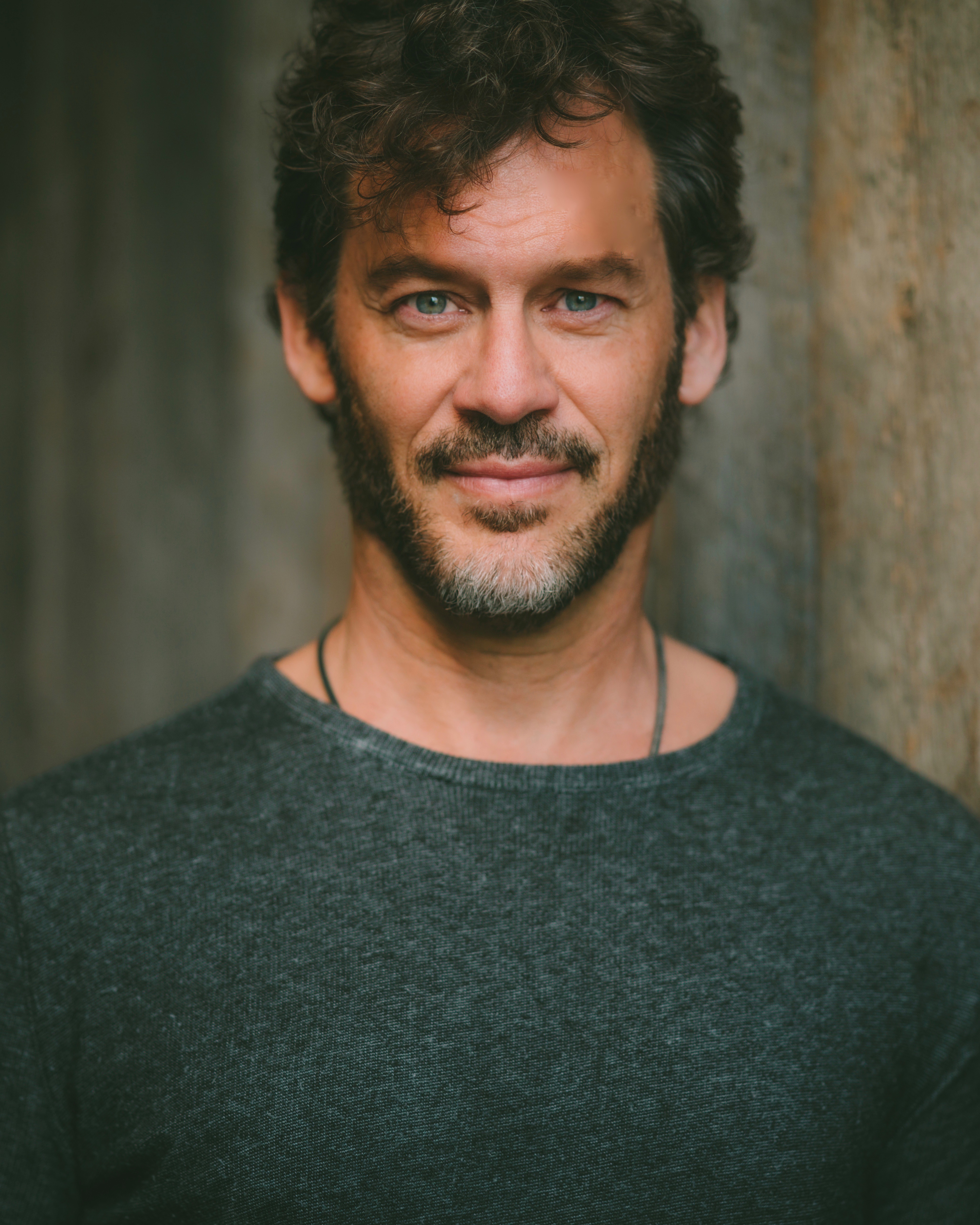 actor Chris Gartin large photo