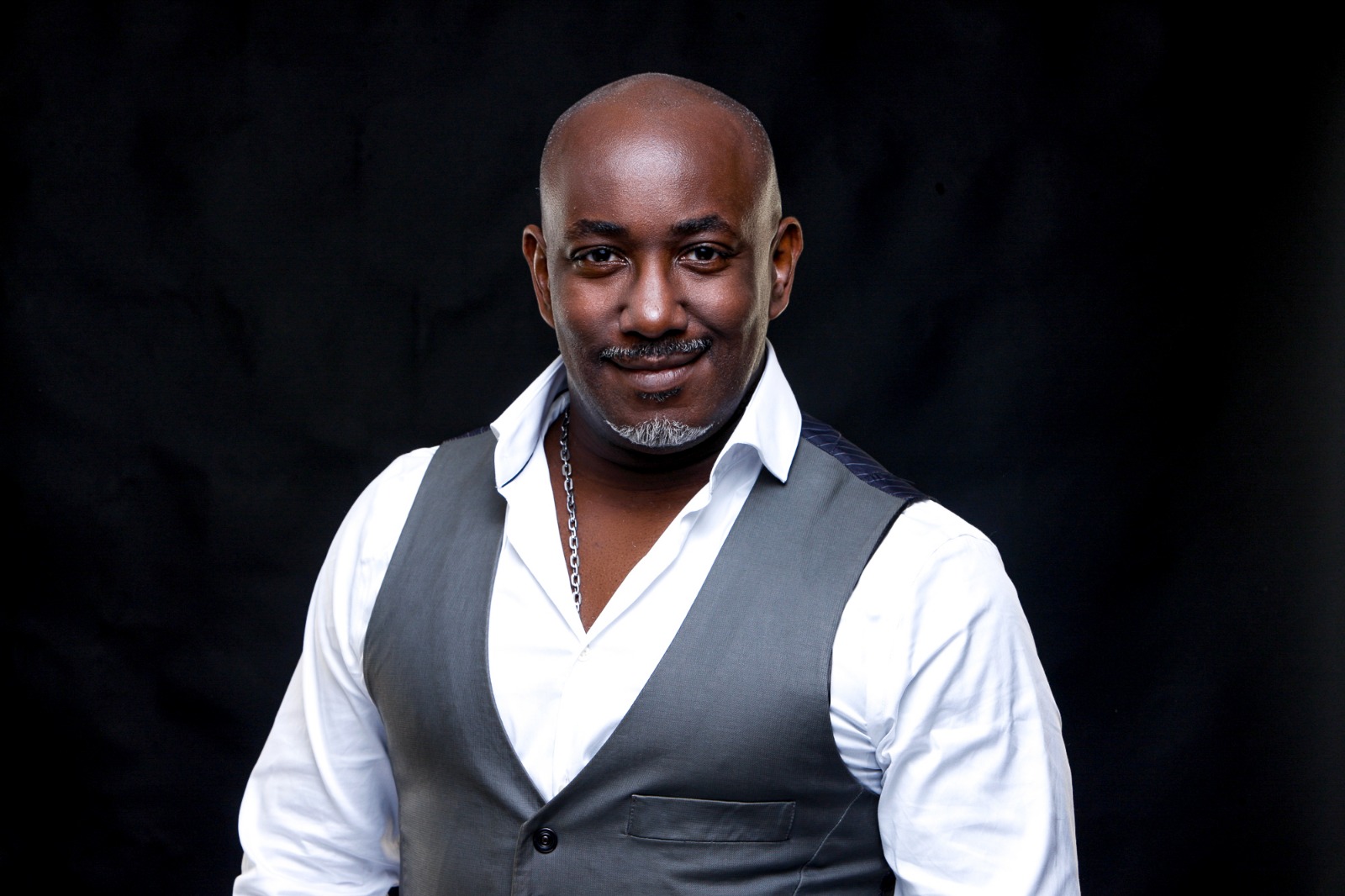 actor Eric Santos large photo