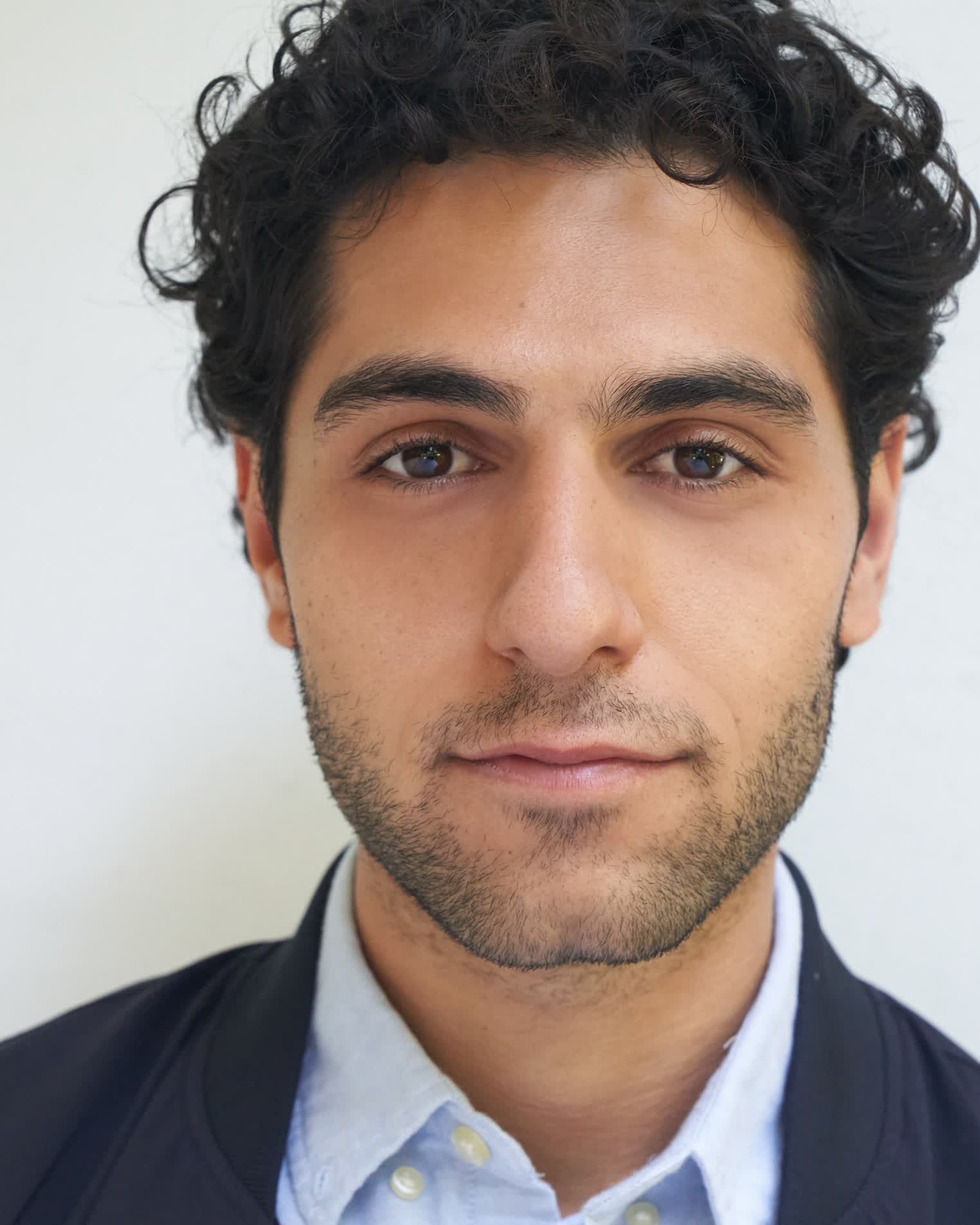 actor Artin John large photo