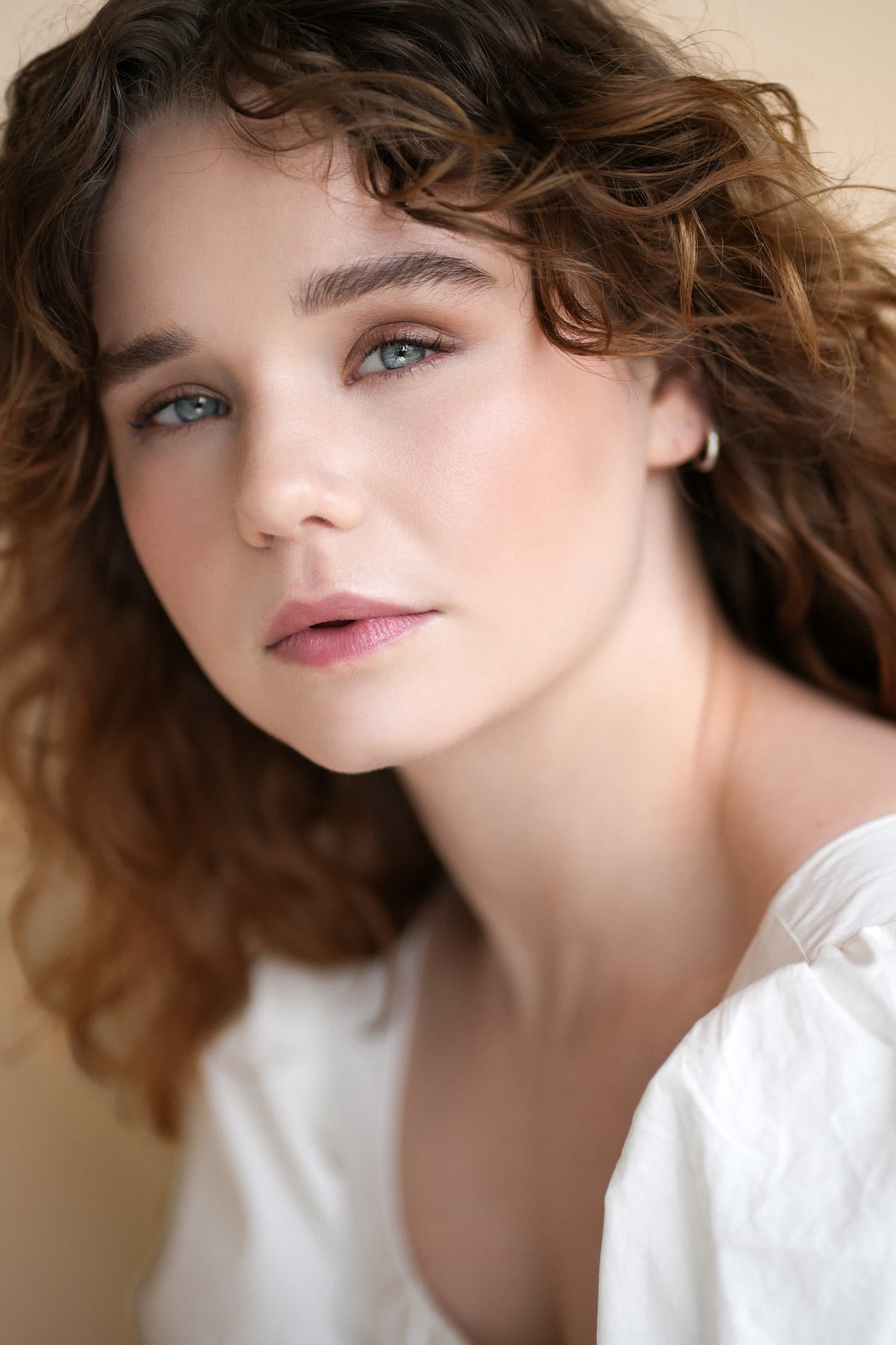 actor Niamh Wilson large photo