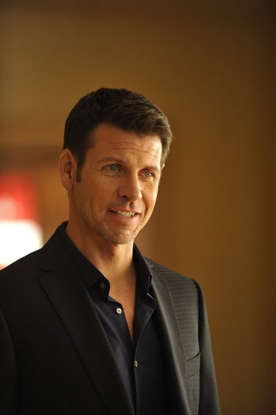 actor Lloyd Owen large photo