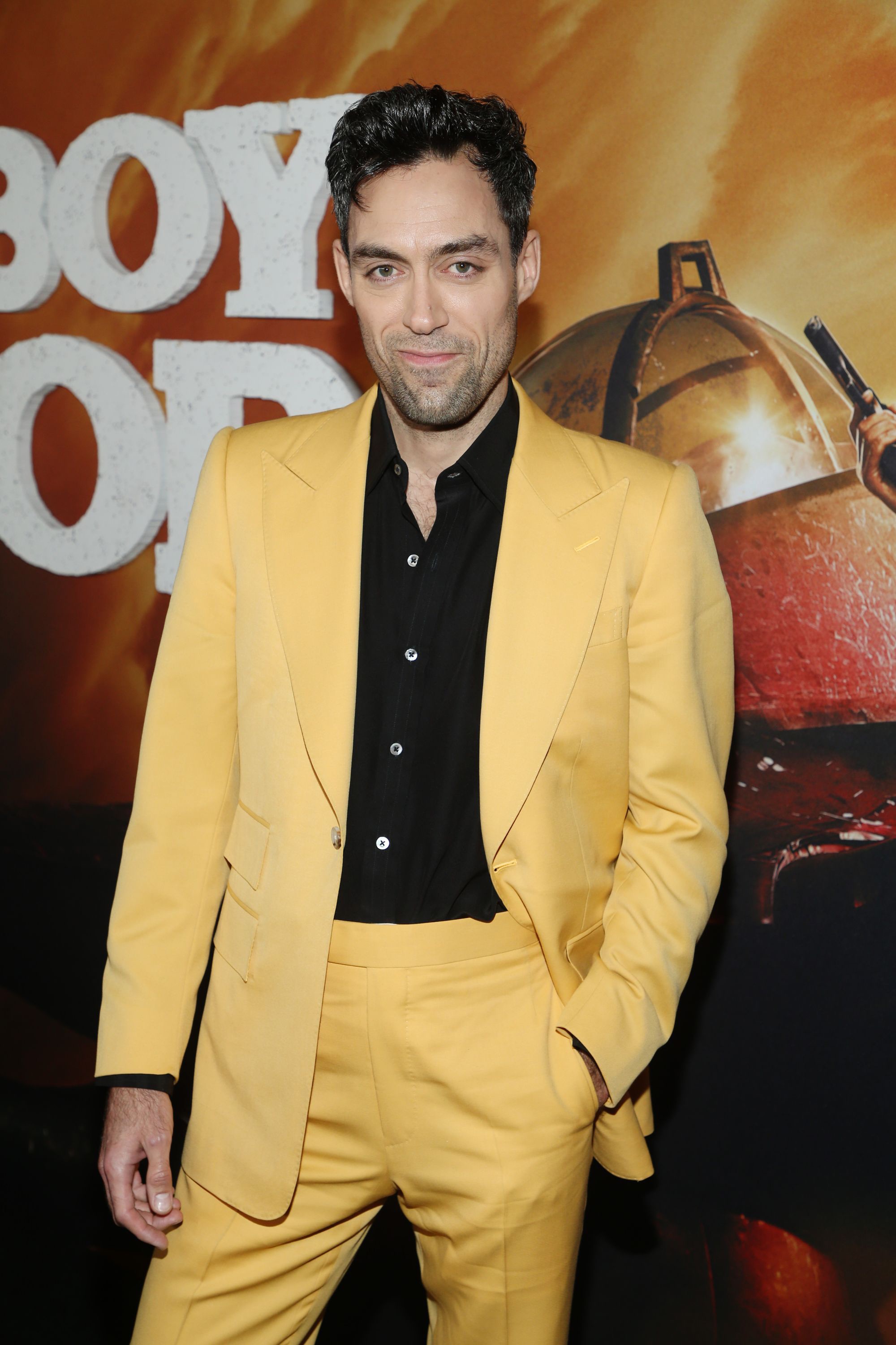 actor Alex Hassell large photo