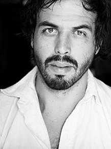 actor Angus Sampson large photo
