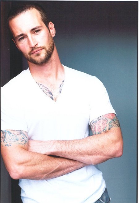 actor Derek Hamilton large photo