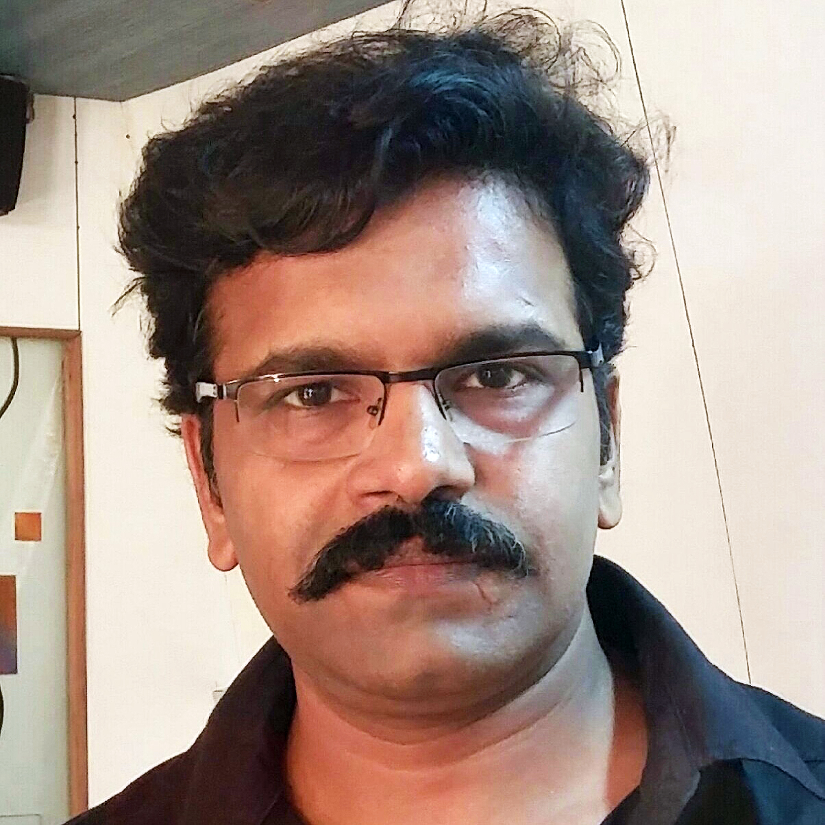 actor Hrishikesh Joshi large photo