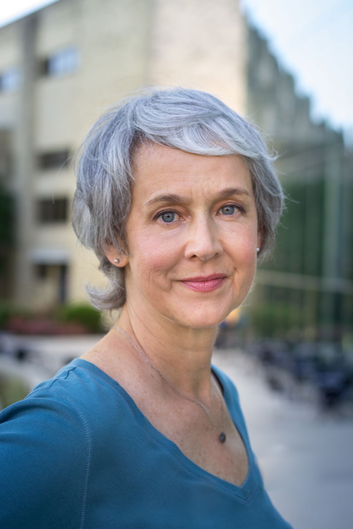 actor Laura Kirk large photo