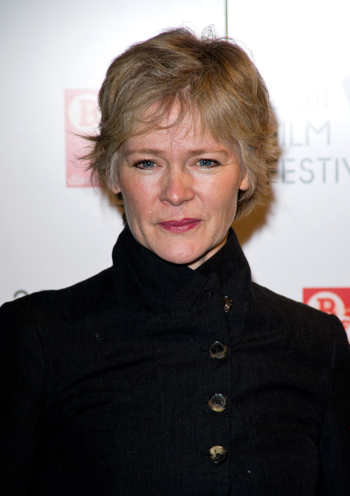 actor Clare Holman large photo