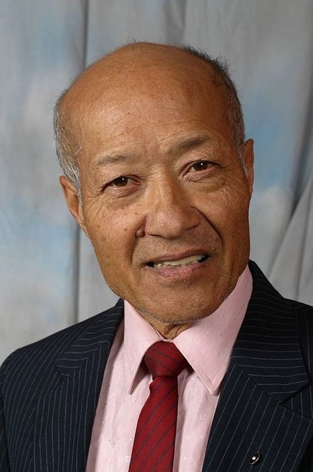 actor Aki Aleong large photo