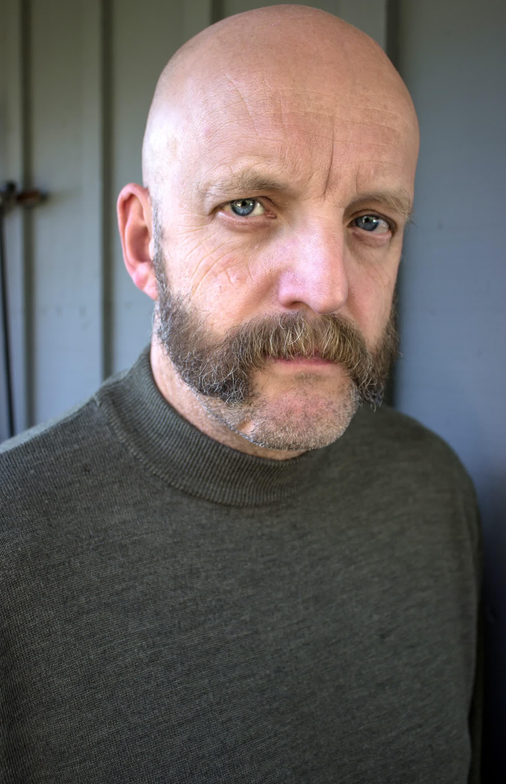 actor Jim Tavaré large photo