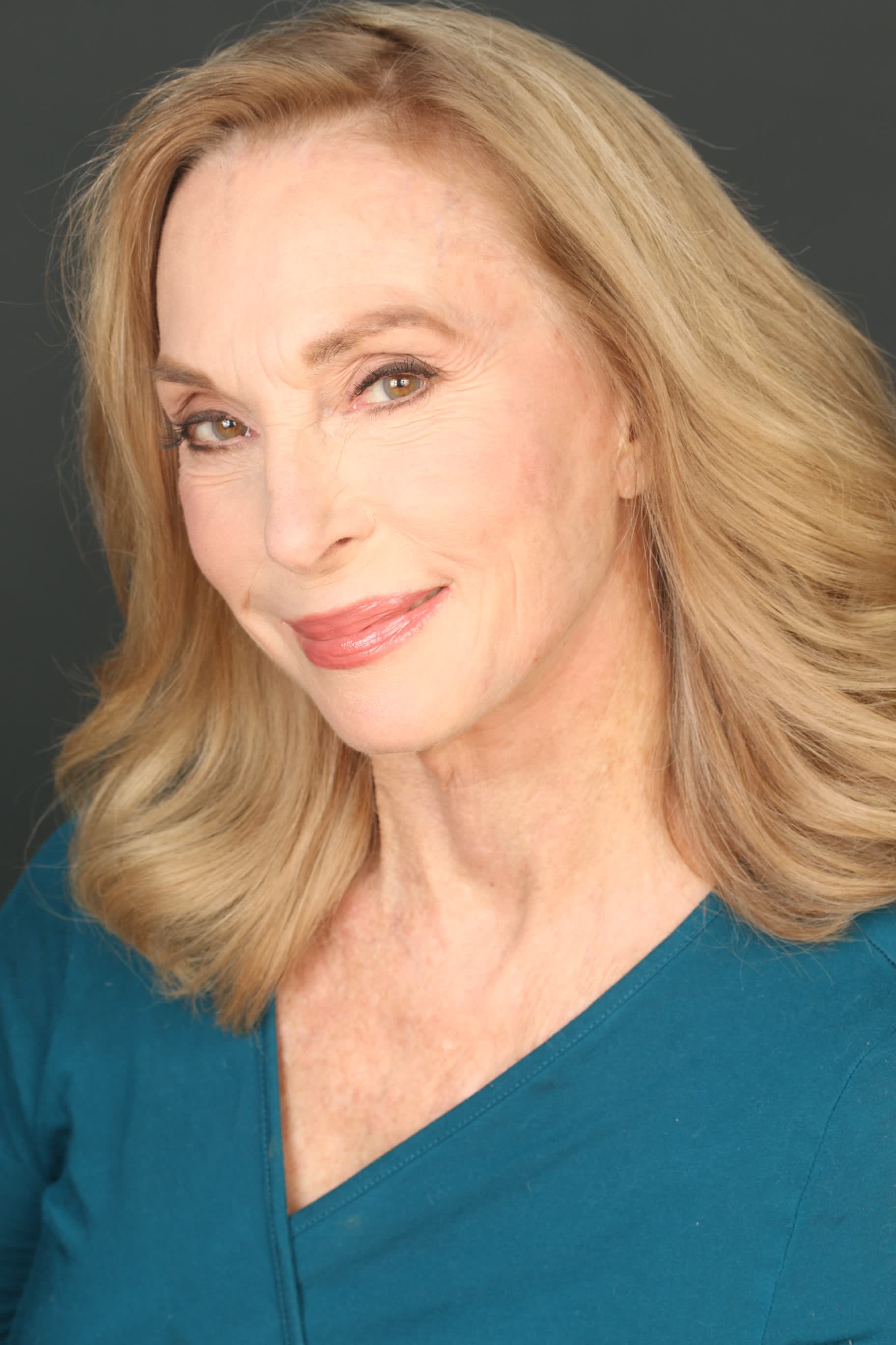 actor Victoria Hale large photo