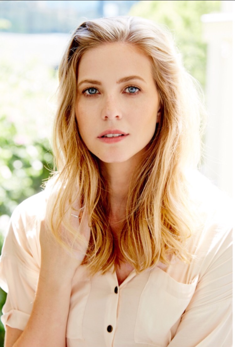 actor Elizabeth Blackmore large photo