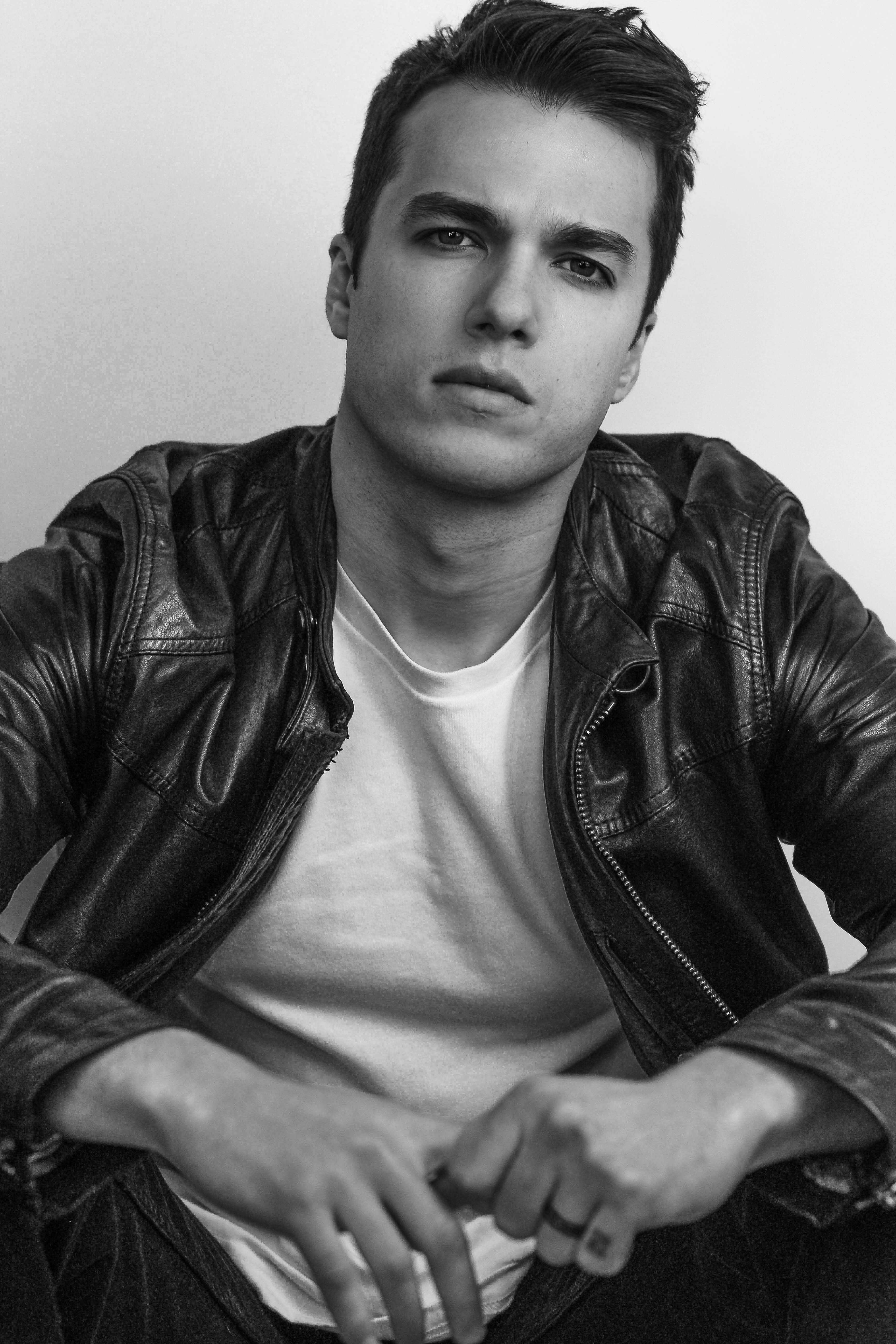 actor Chris Riggi large photo