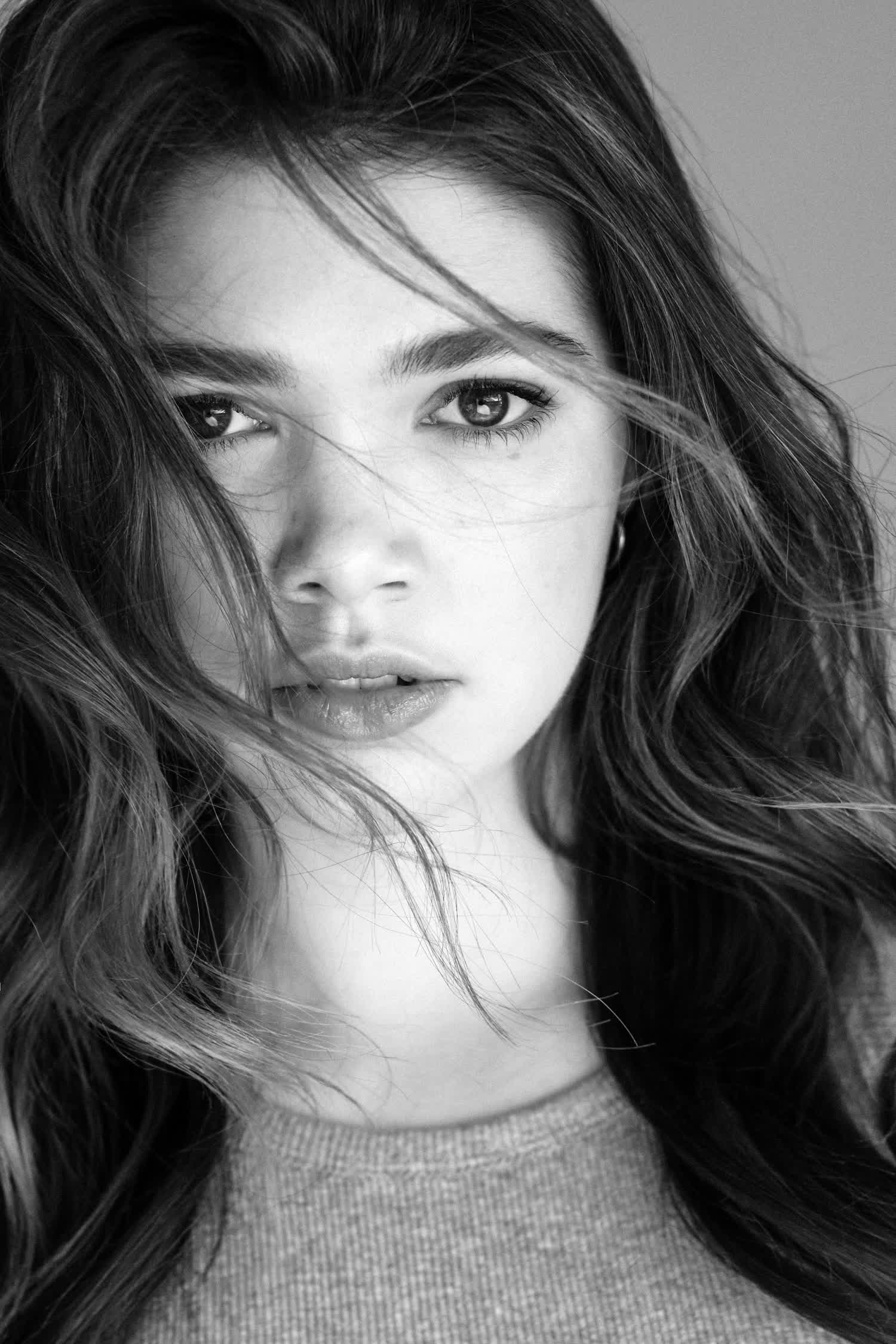 actor Alisha Newton large photo