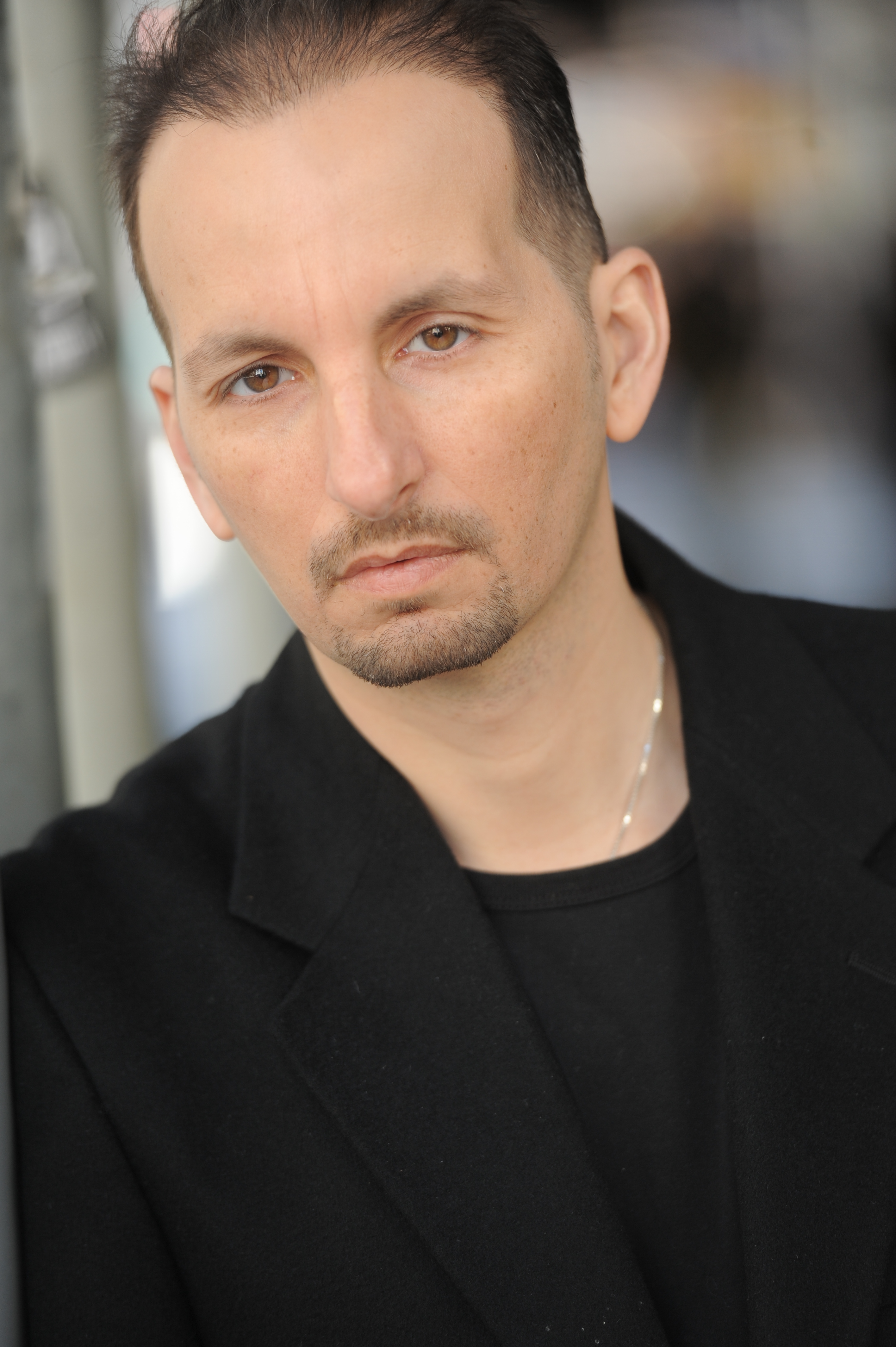 actor Louis Vanaria large photo