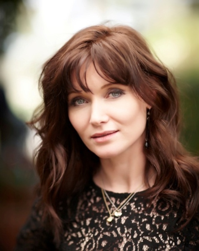 actor Essie Davis large photo