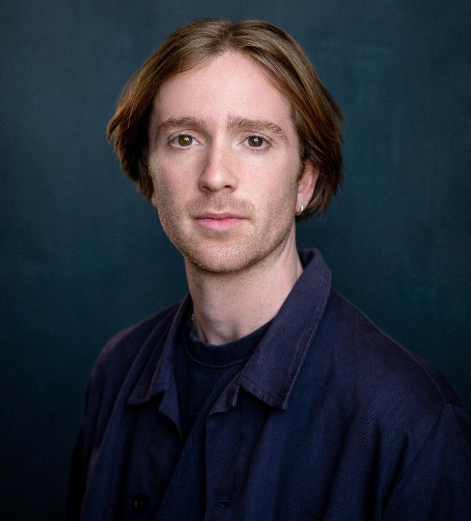 actor Luke Newberry large photo