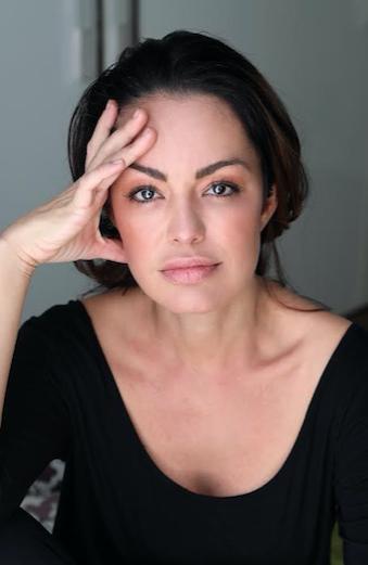 actor Caroline Correa large photo