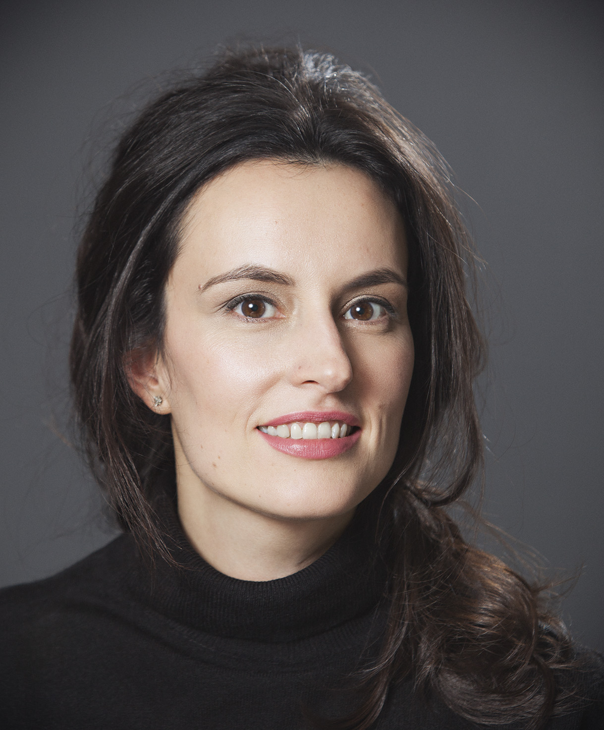 actor Dolya Gavanski large photo