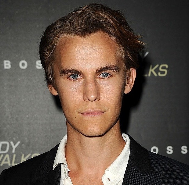 actor Rhys Wakefield large photo