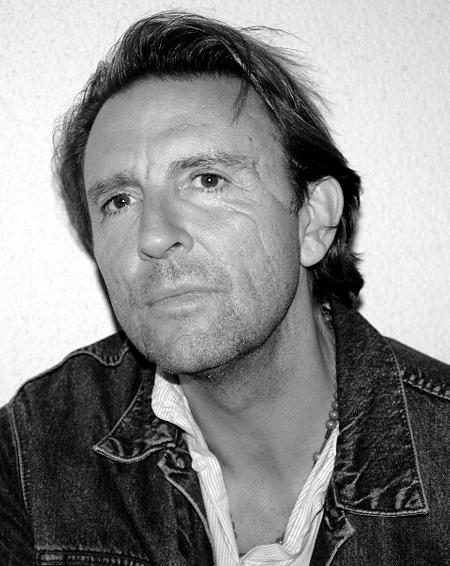 actor Fintan McKeown large photo