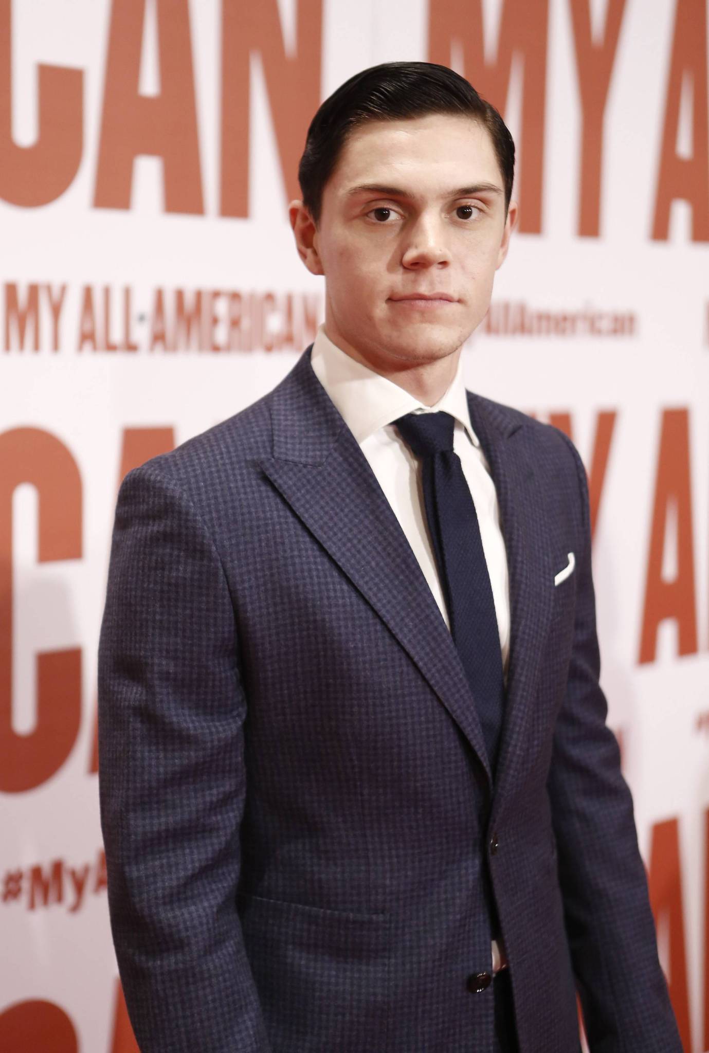 actor Evan Peters large photo