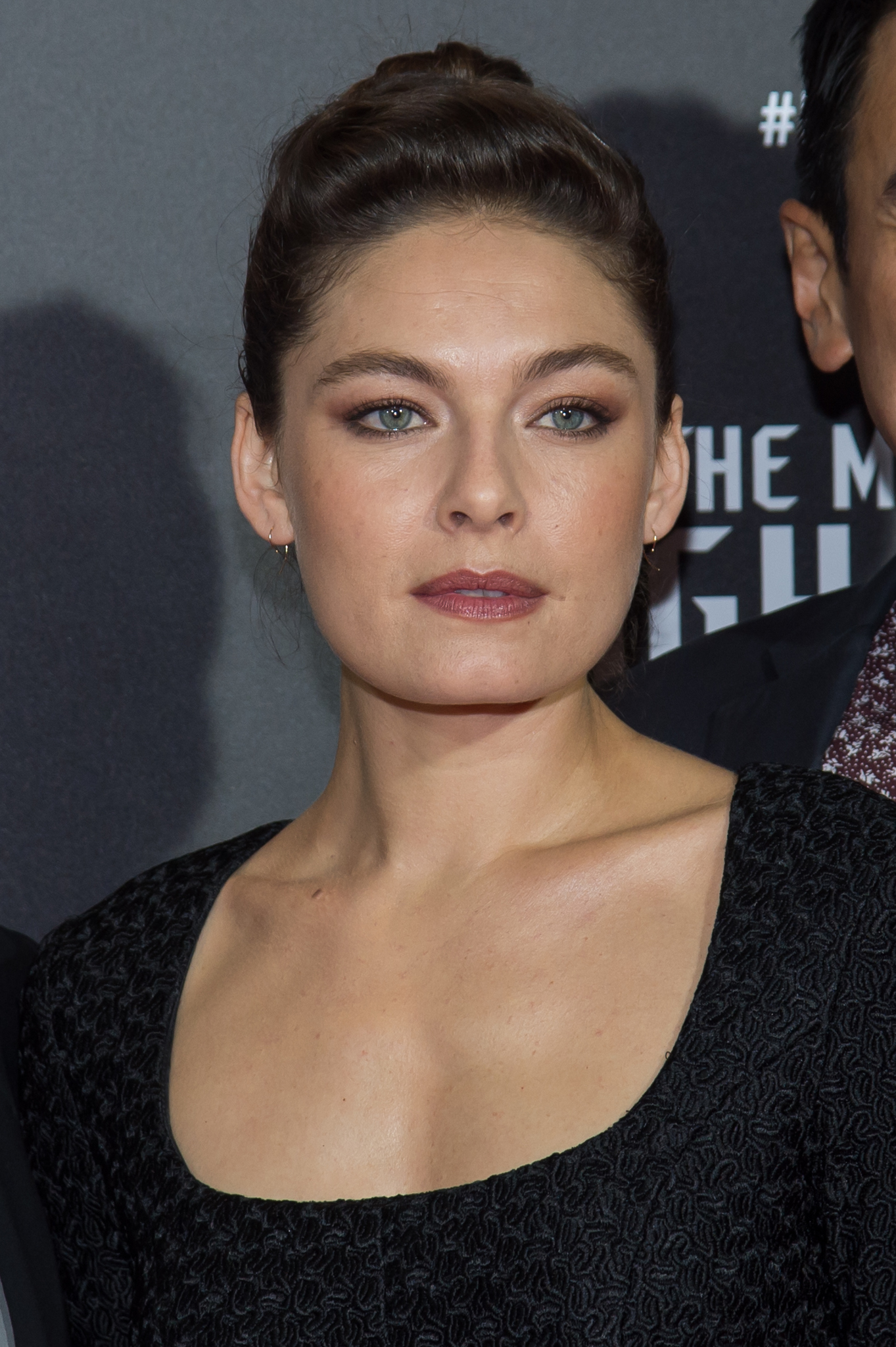 actor Alexa Davalos large photo