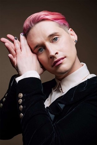 actor Jer Adrianne Lelliott large photo