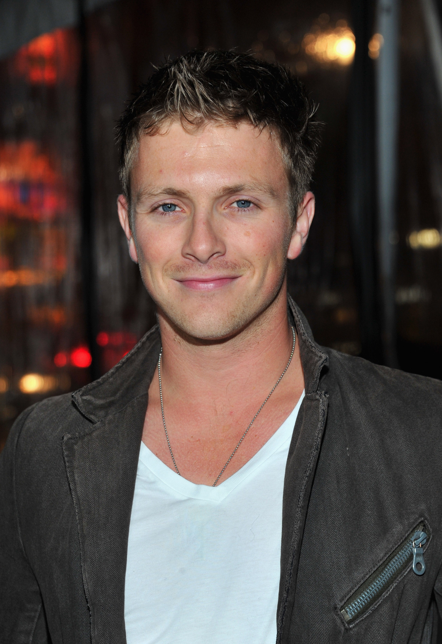 actor Charlie Bewley large photo