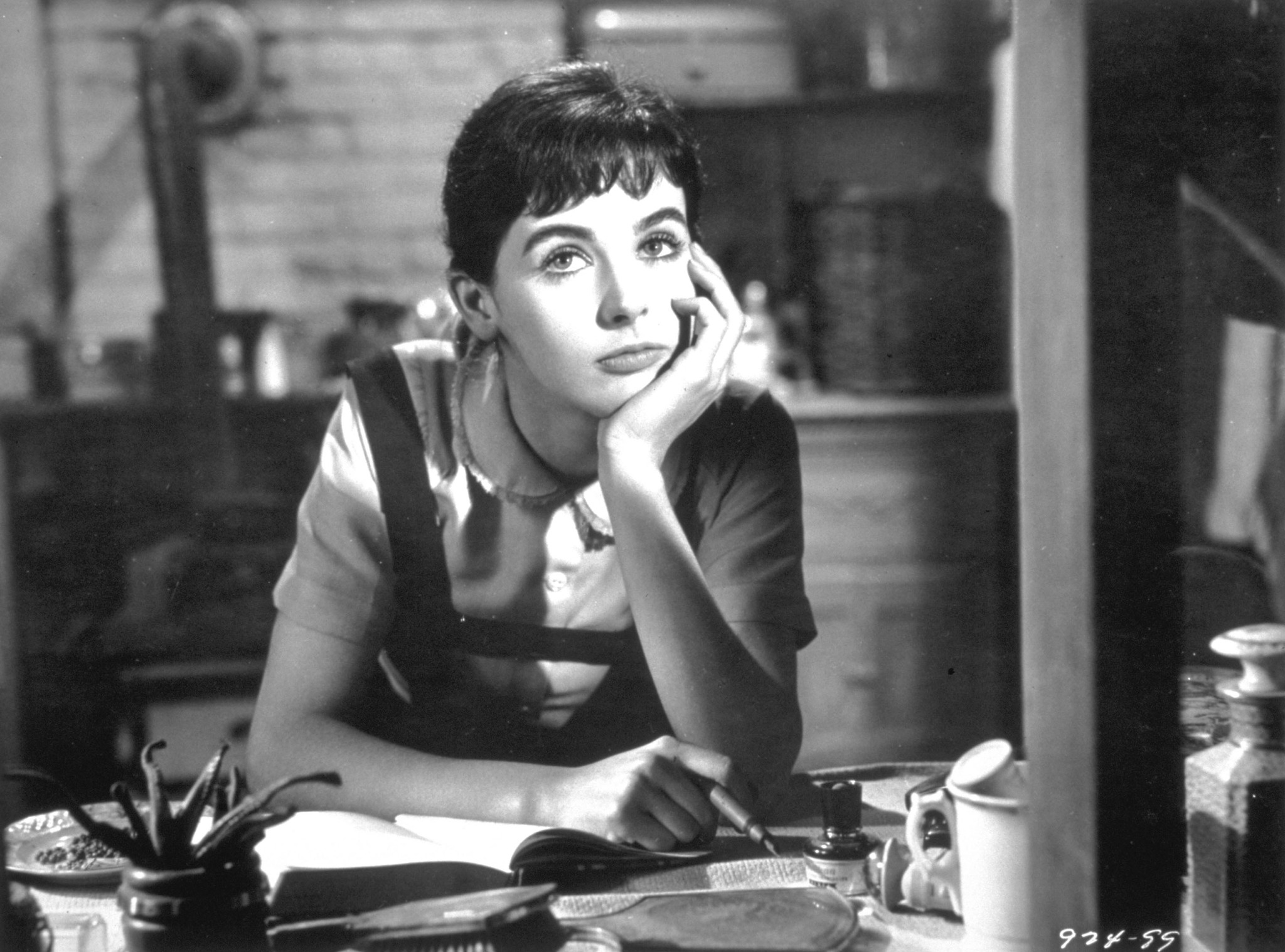 actor Millie Perkins large photo