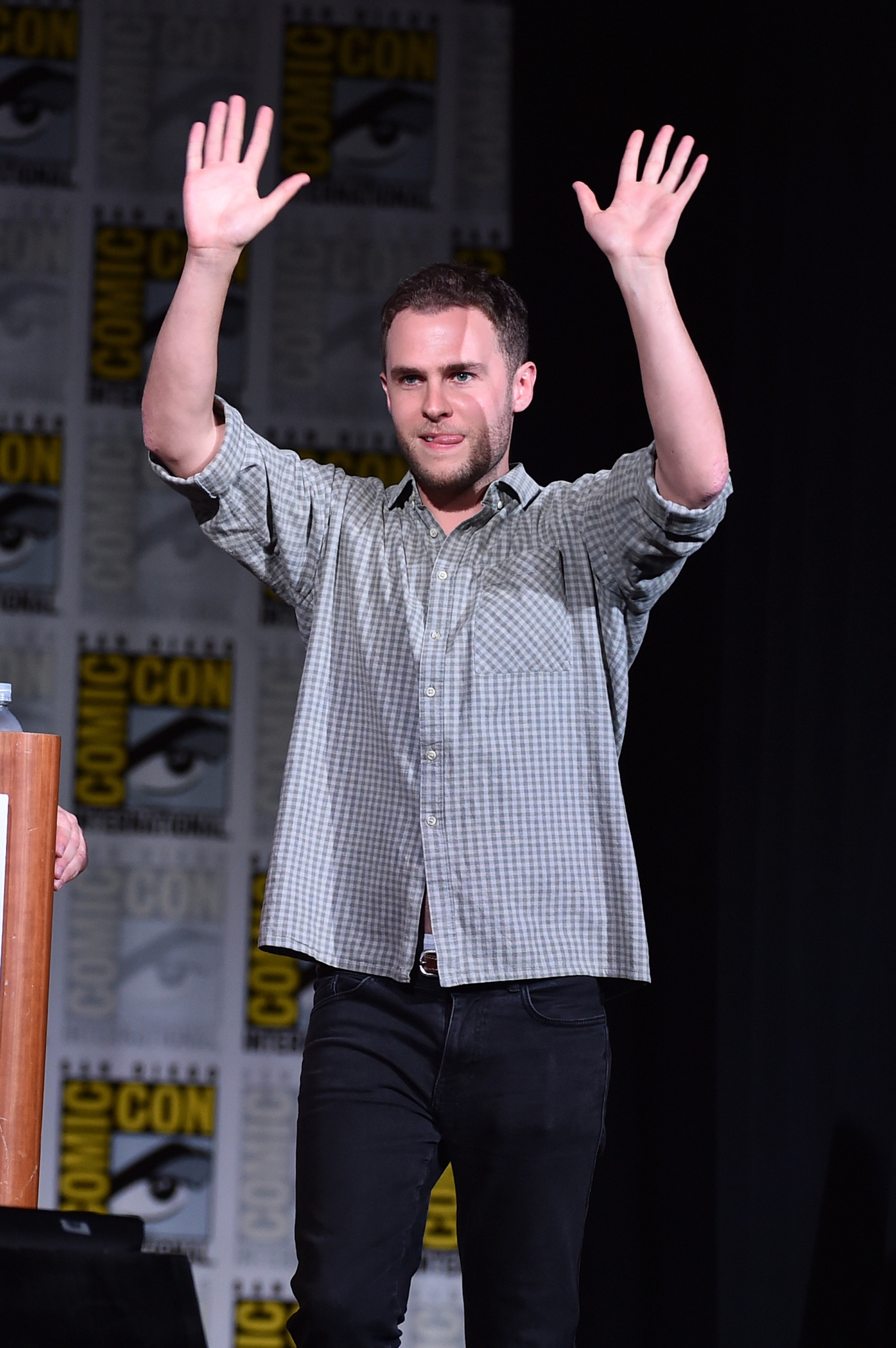 actor Iain De Caestecker large photo