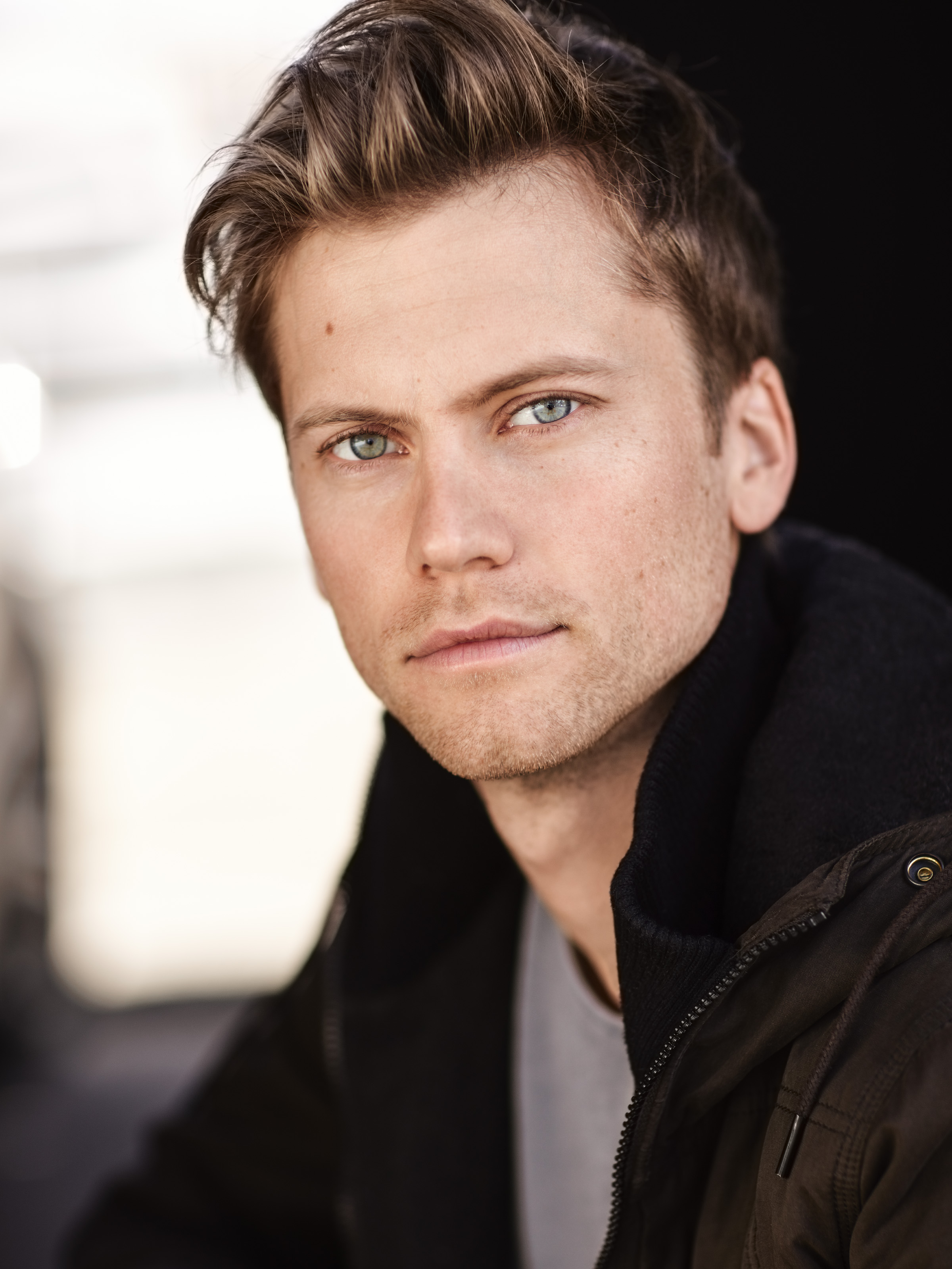 actor Tim Phillipps large photo