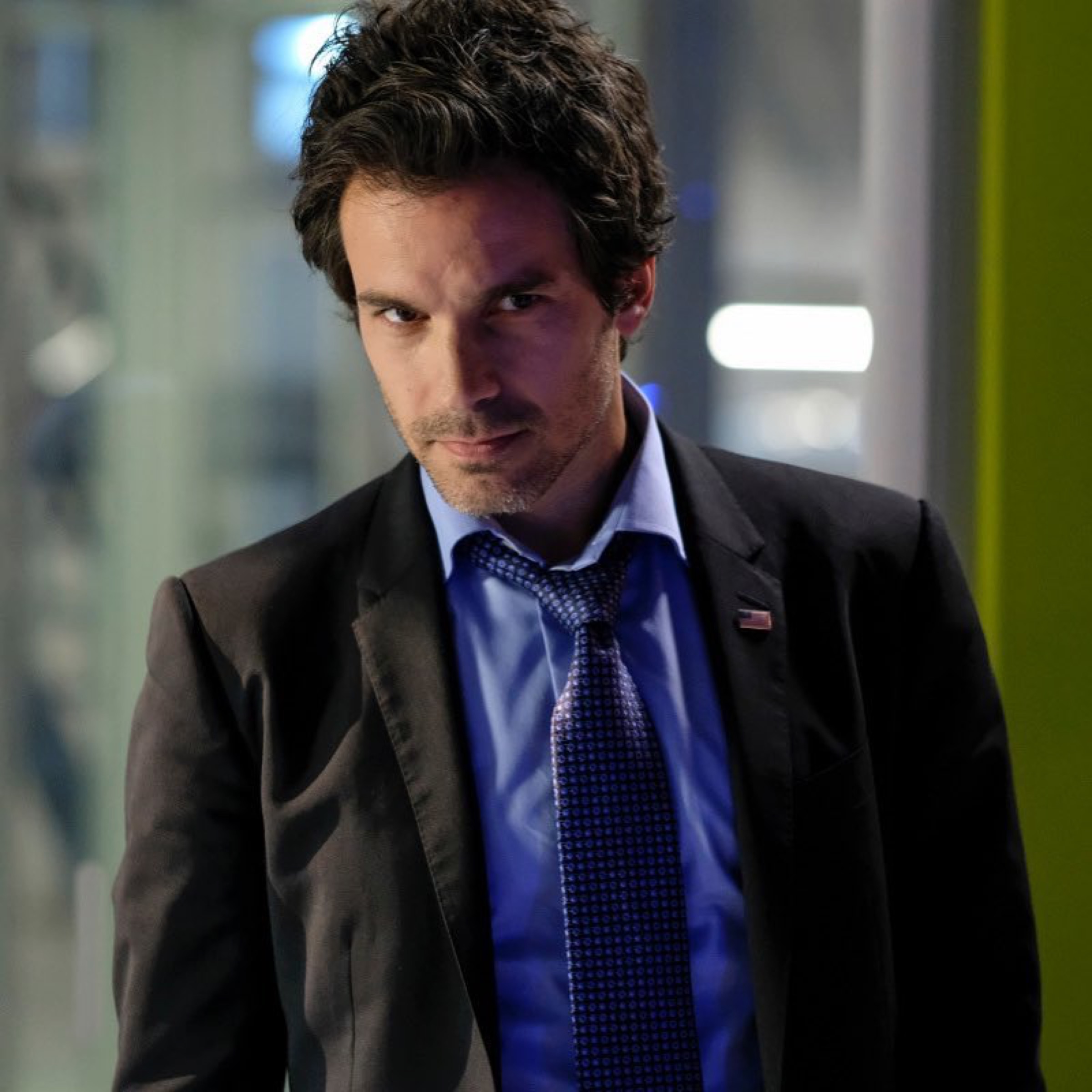 actor Santiago Cabrera large photo