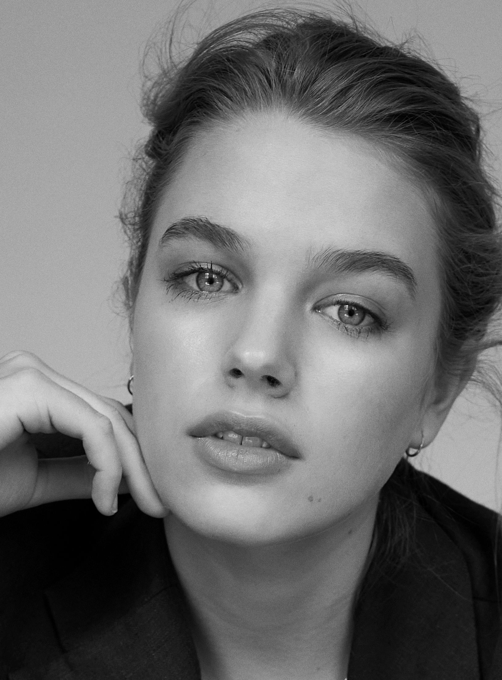 actor Teagan Croft large photo