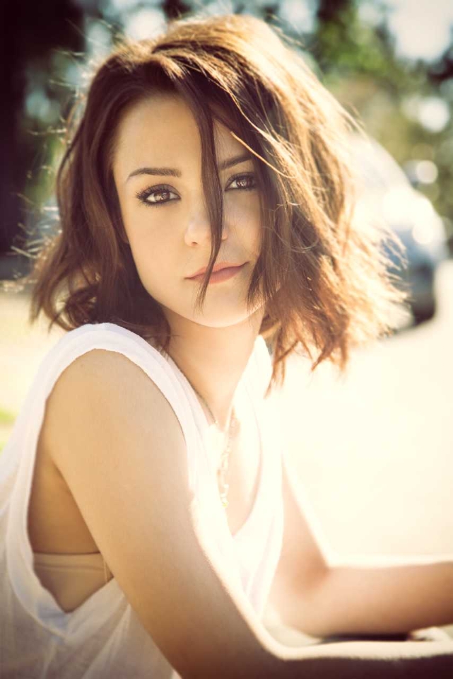 actor Kathryn Prescott large photo